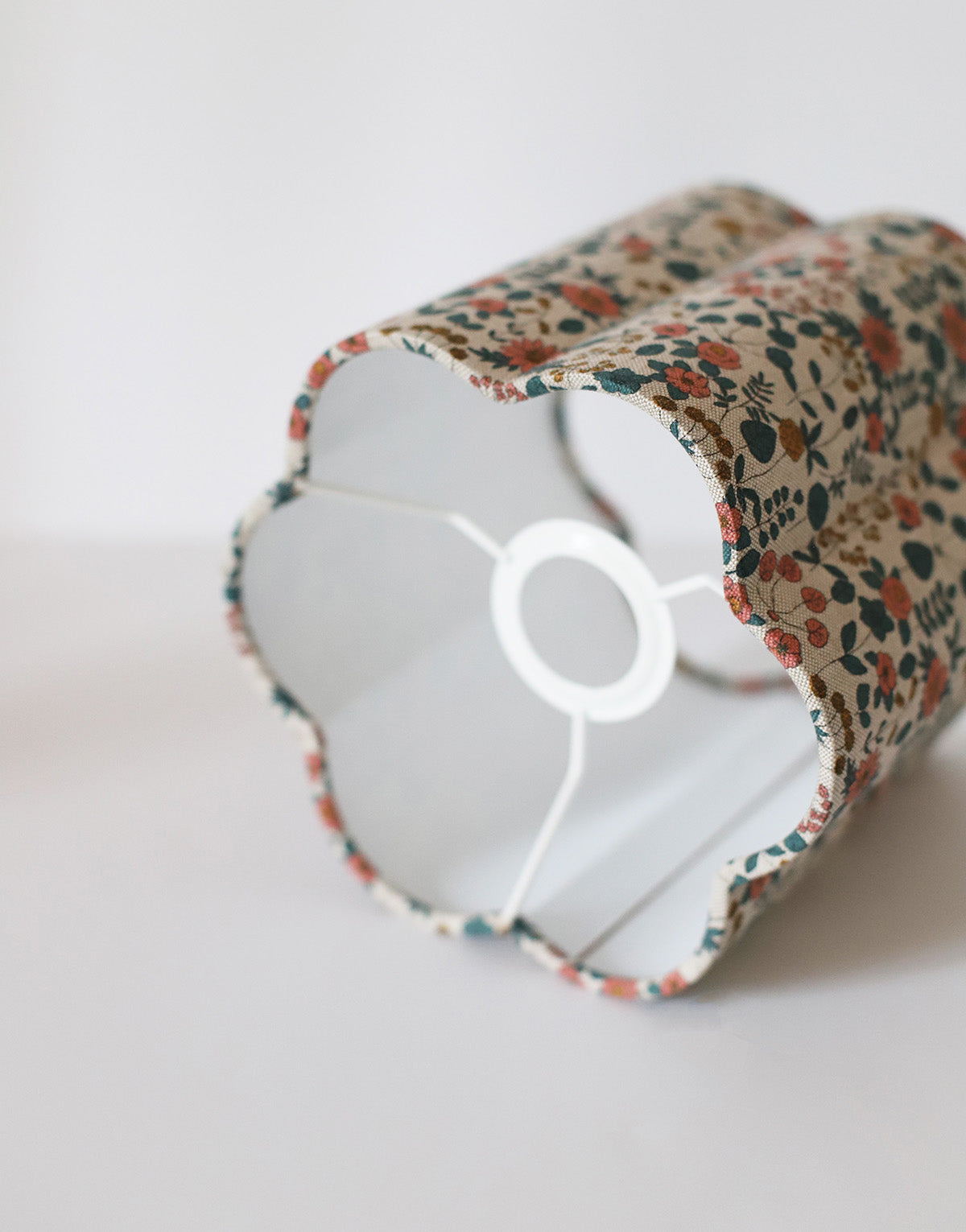 zoom abat-jour Flora, imprimé petites fleurs