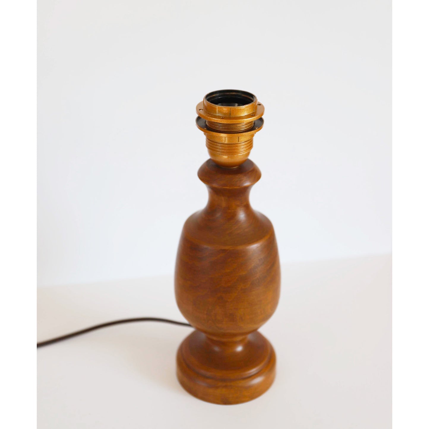 Lampe à poser, pied en bois et abat-jour oval imprimé