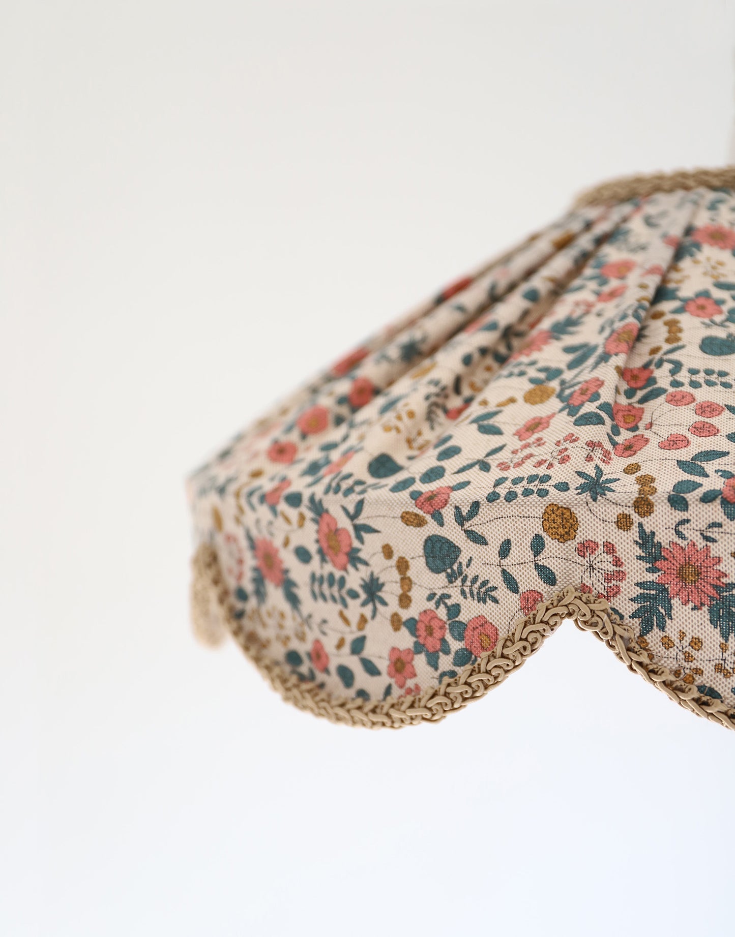 Suspension forme florale Cosette imprimée "english garden"