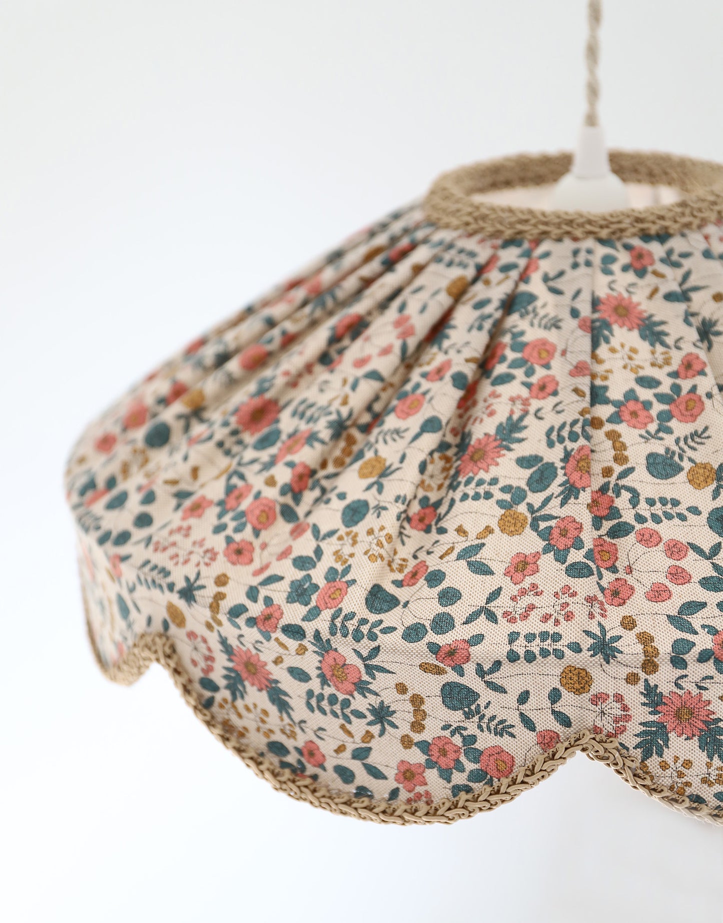 Suspension forme florale Cosette imprimée "english garden"