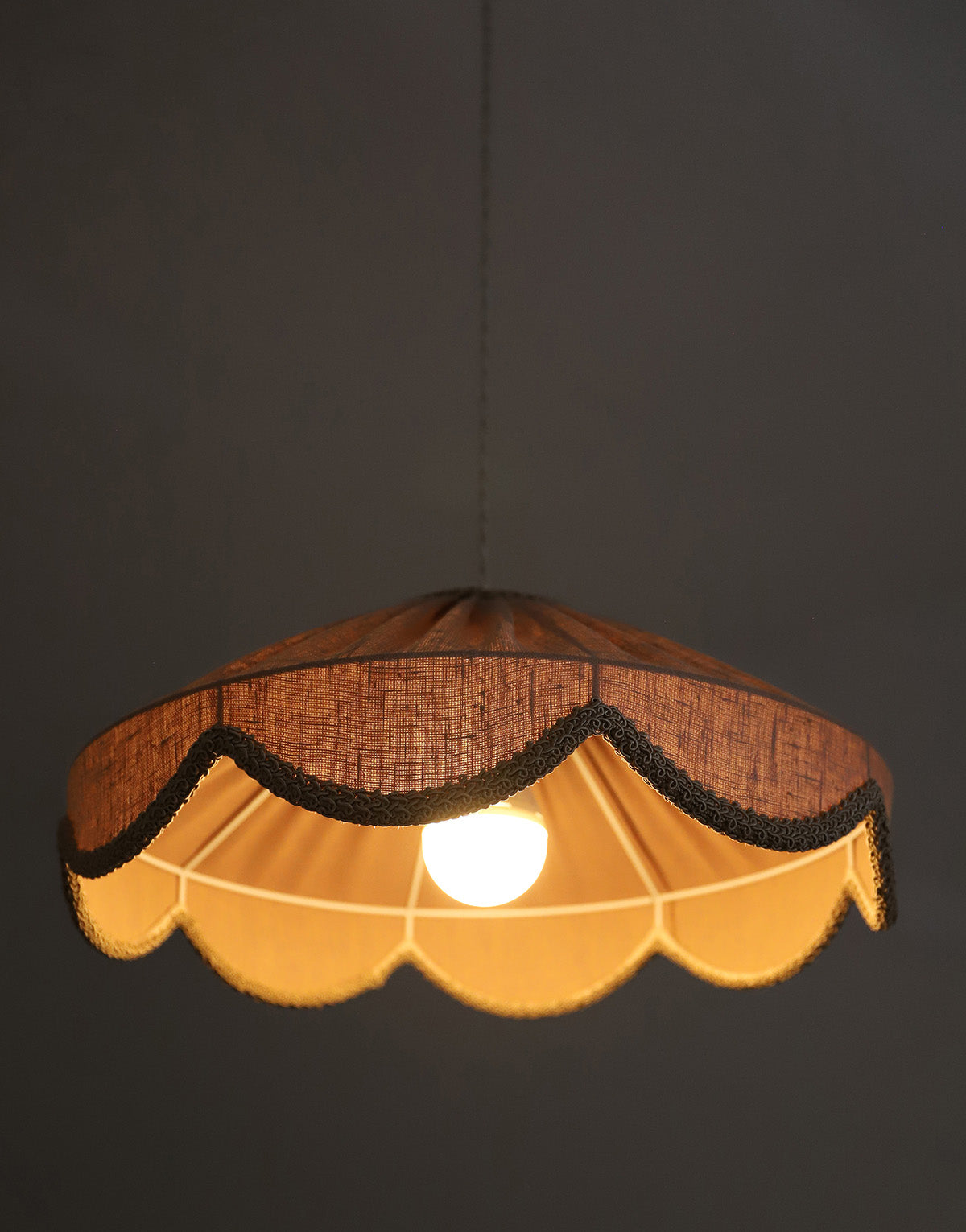 Suspension forme florale unie Cosette "classic linen"