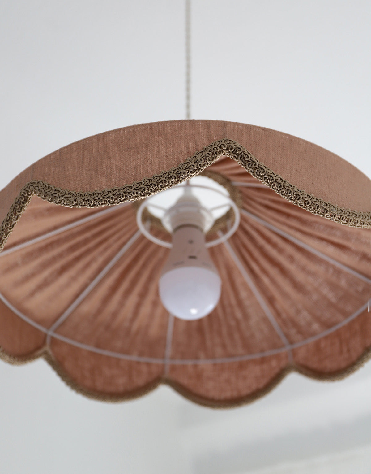 Suspension forme florale unie Cosette "classic linen"