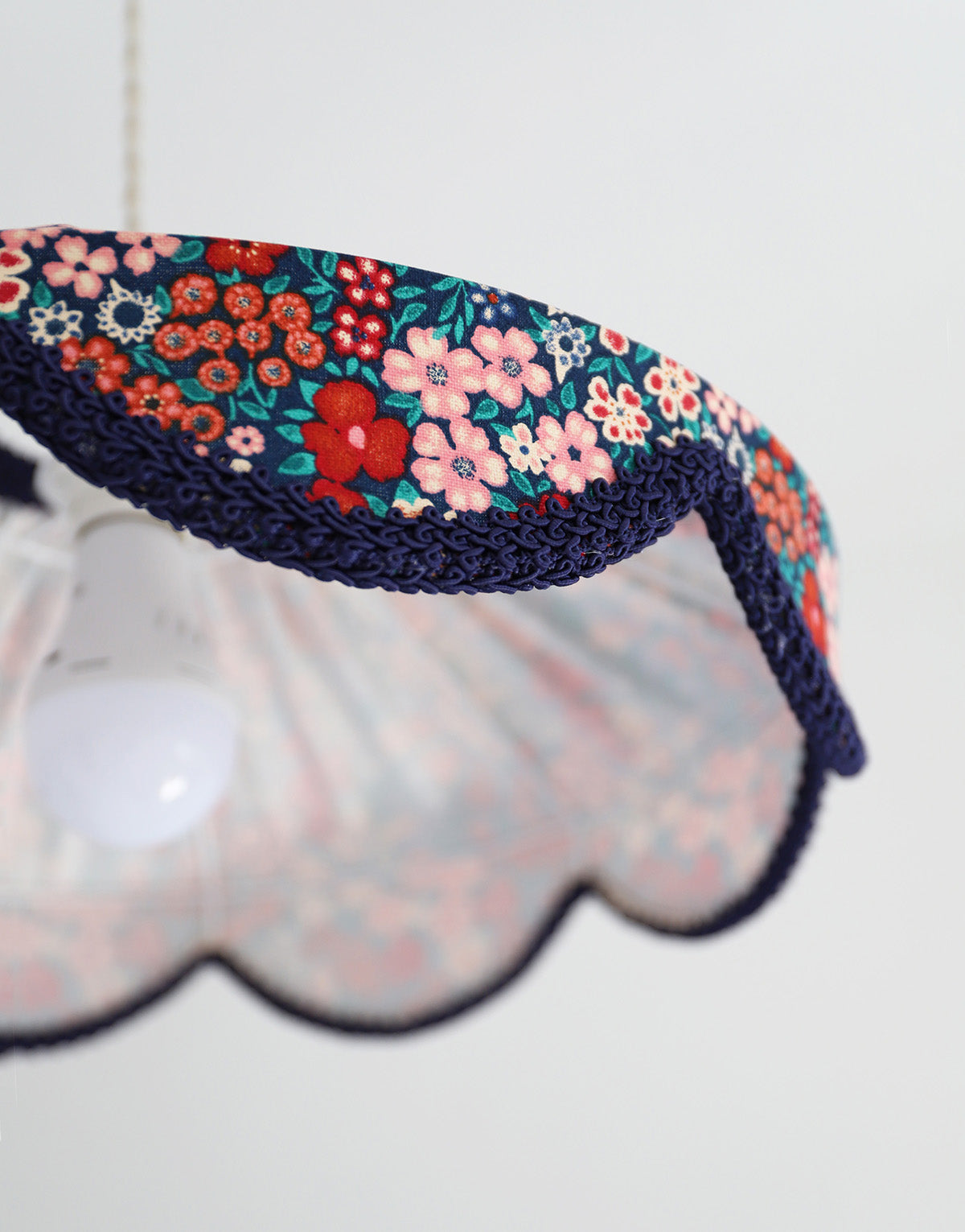 Suspension forme florale Cosette imprimée "mille fleurs"