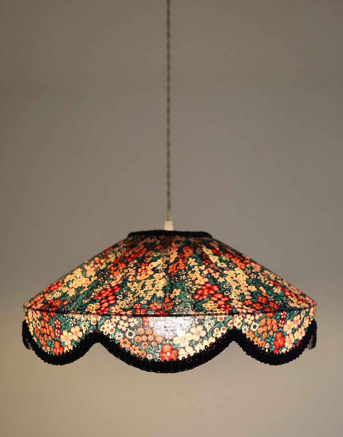 Suspension forme florale Cosette imprimée "mille fleurs"