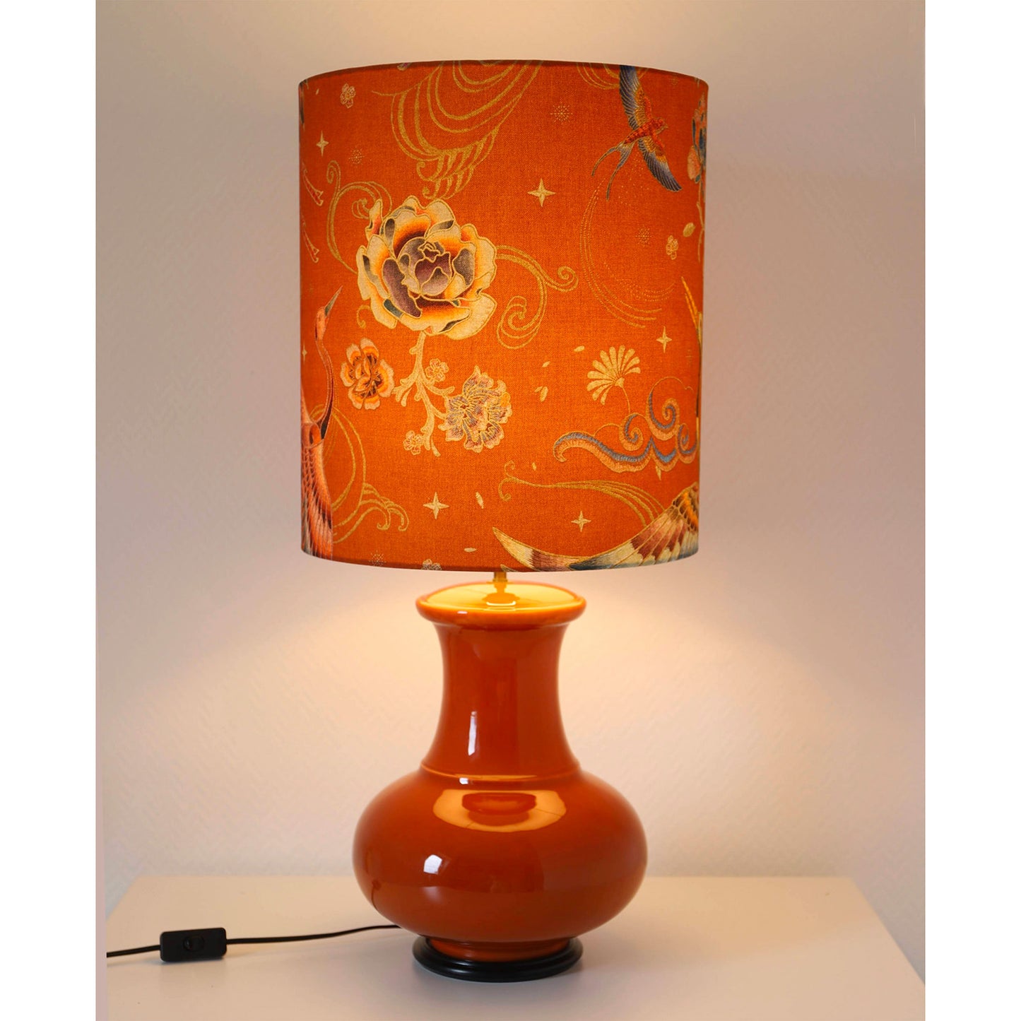 Lampe à poser vintage, pied en céramique et abat-jour imprimé