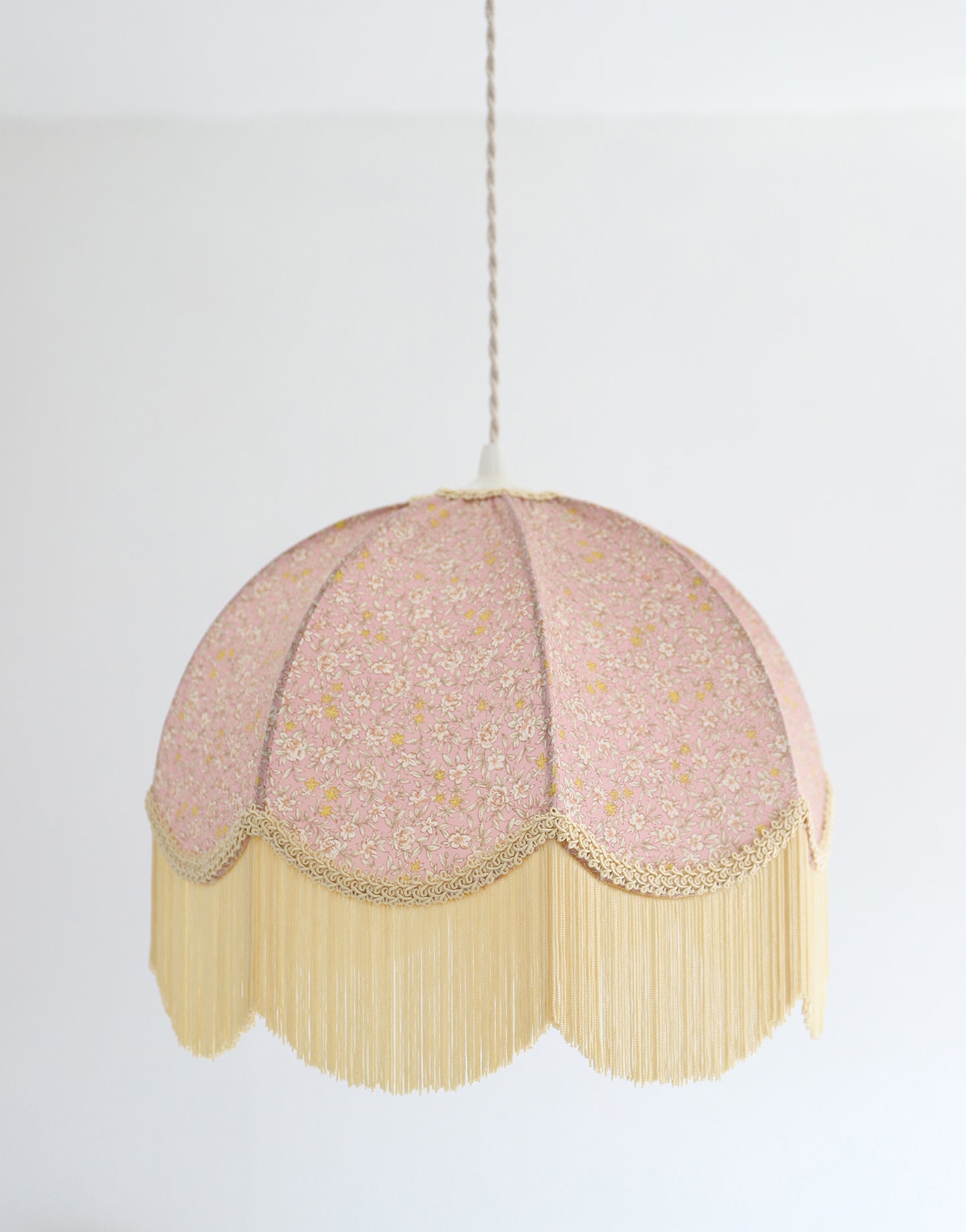 Suspension vintage pétale arrondi imprimée avec franges