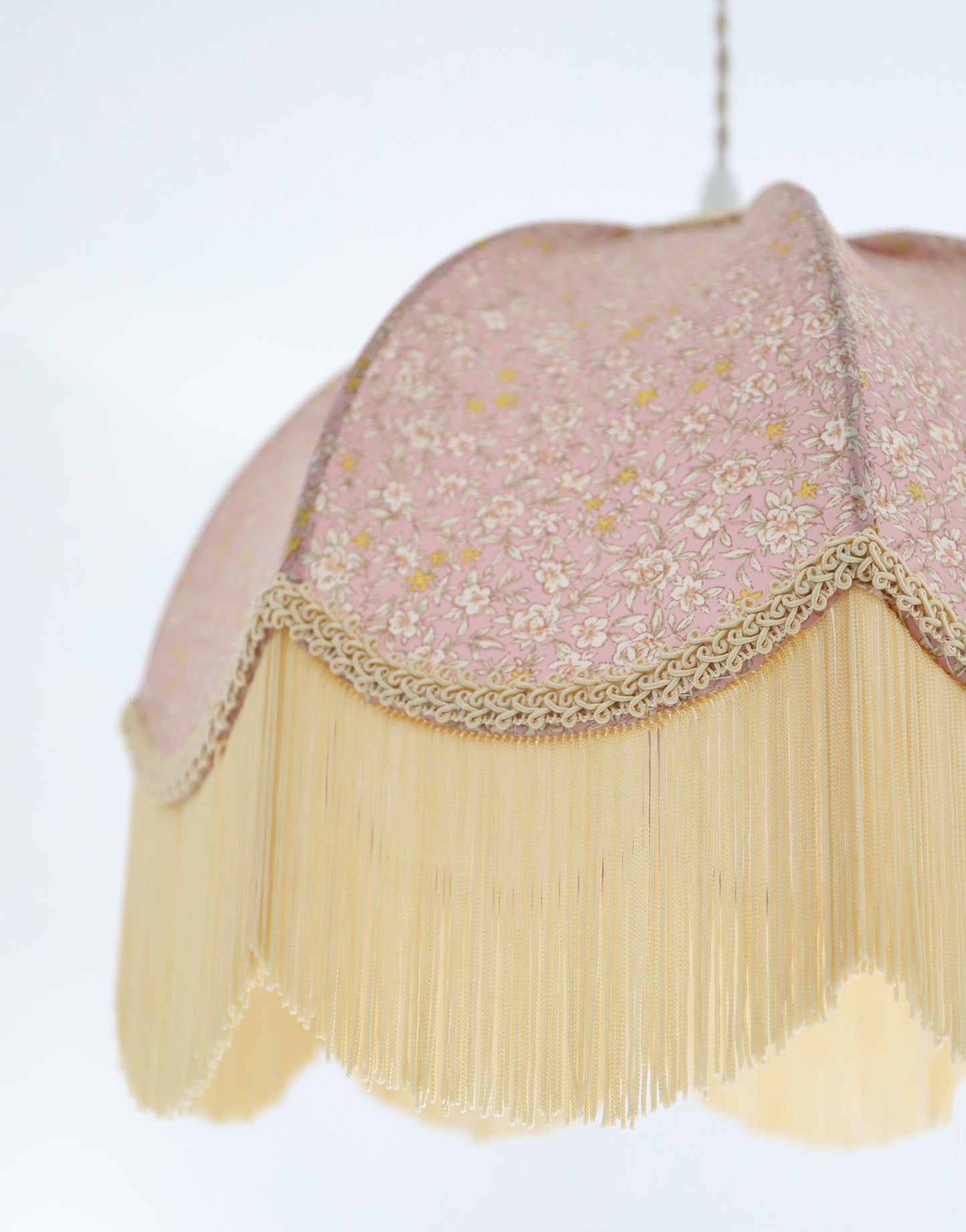 Suspension vintage pétale arrondi imprimée avec franges