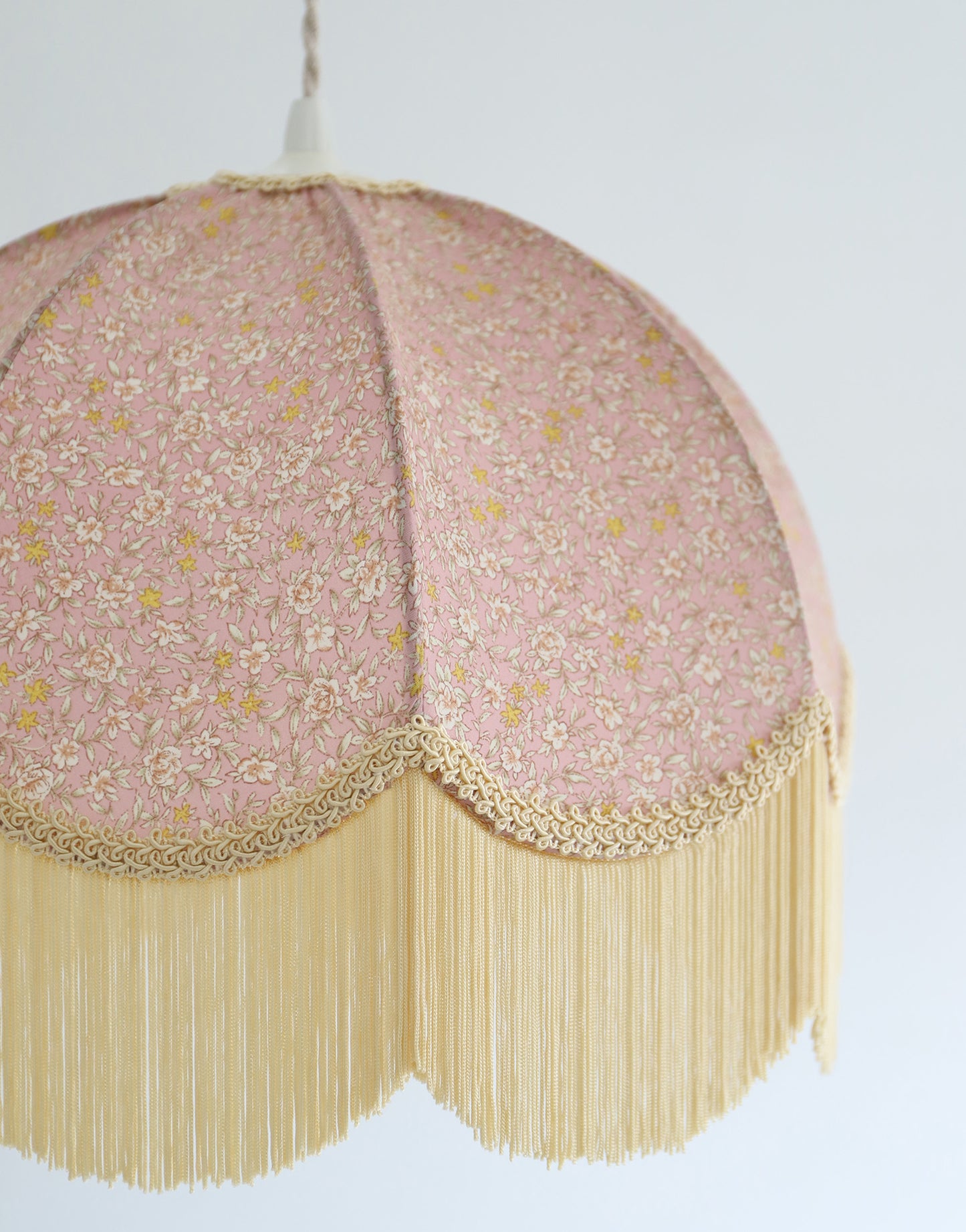 Suspension vintage pétale arrondi imprimée avec franges