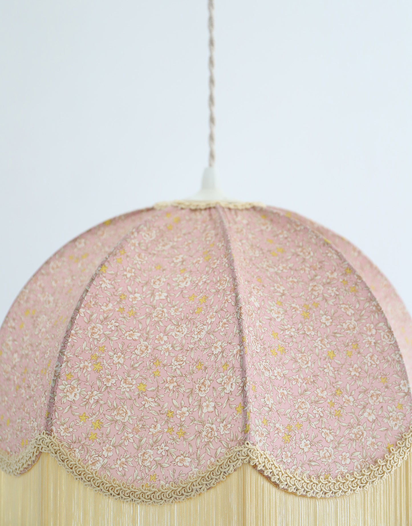 Suspension vintage pétale arrondi imprimée avec franges