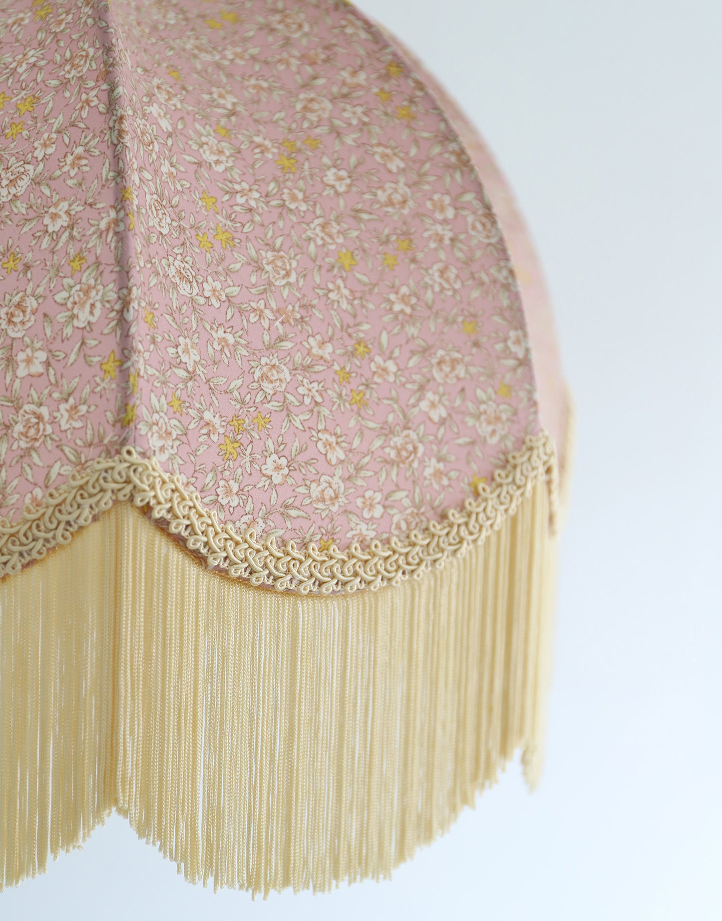 Suspension vintage pétale arrondi imprimée avec franges