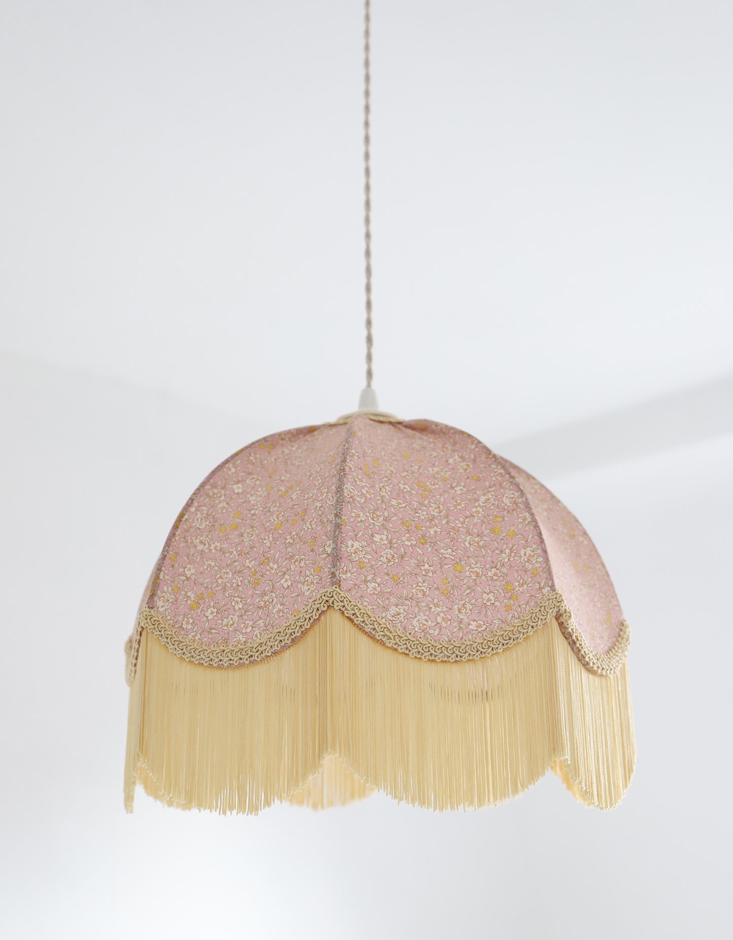 Suspension vintage pétale arrondi imprimée avec franges