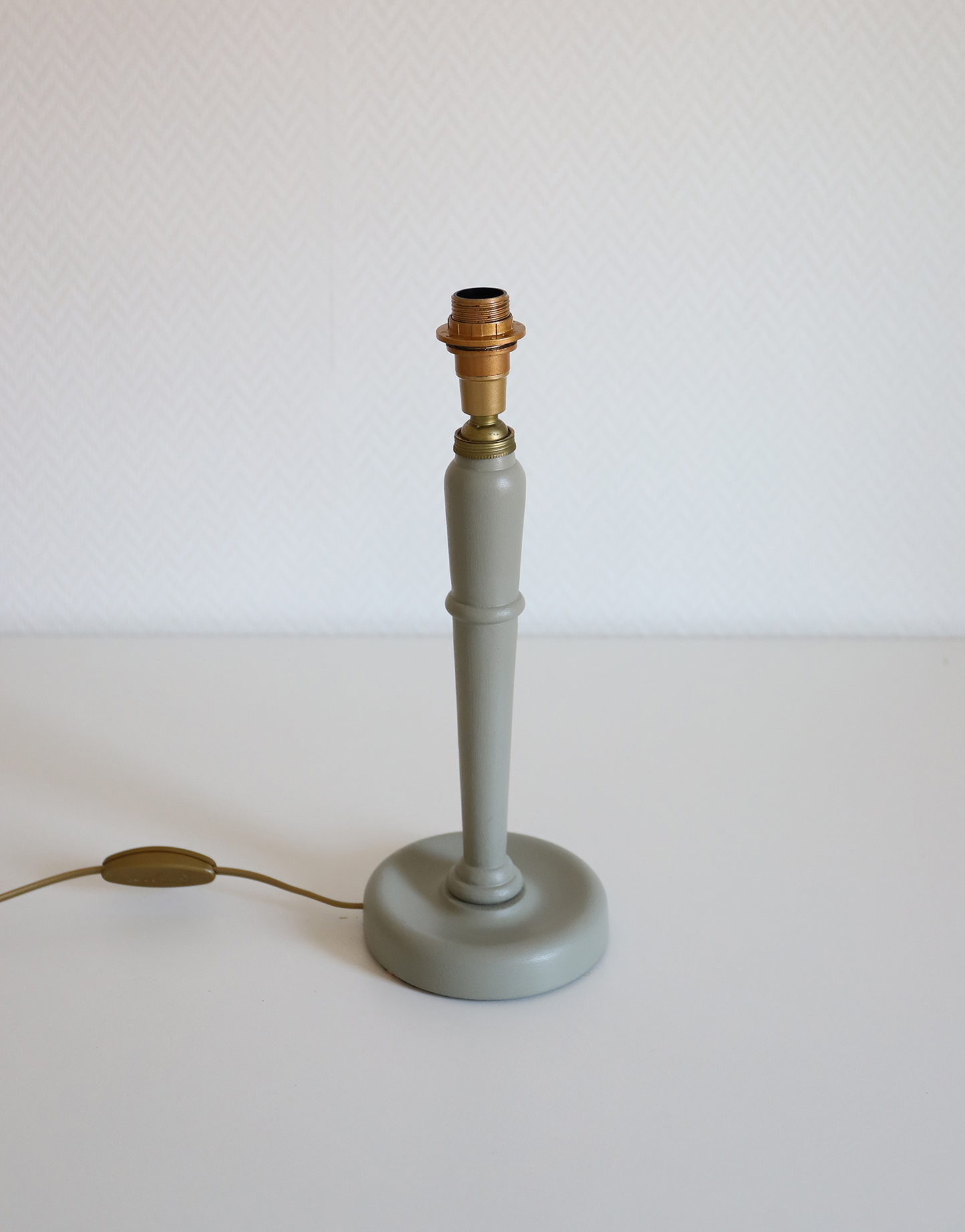 Lampe à poser, pied en bois et abat-jour ancien imprimé