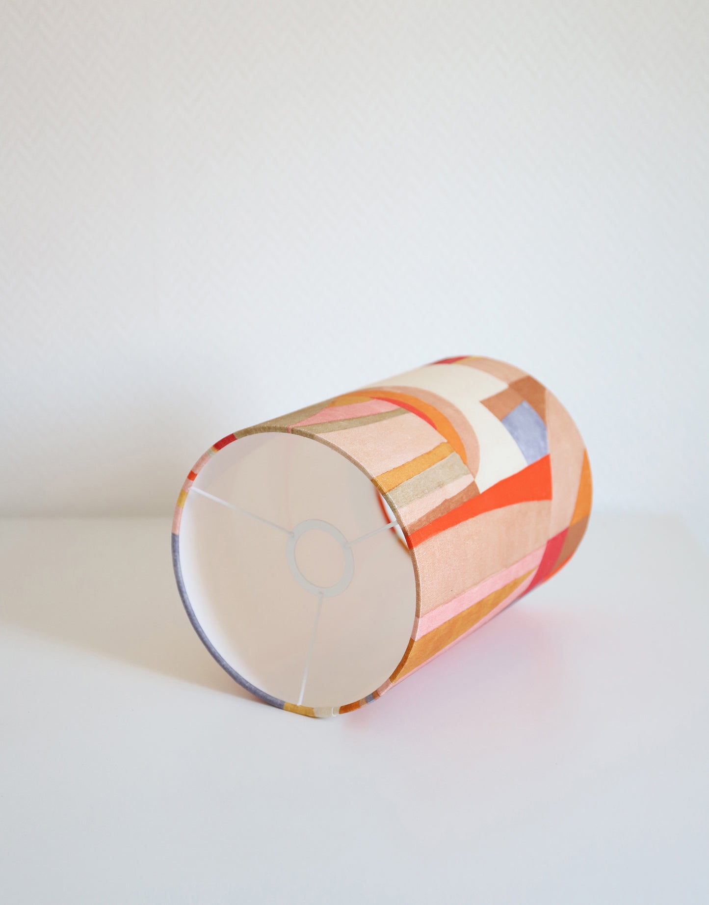 Lampe à poser, pied en bois et abat-jour bas imprimé