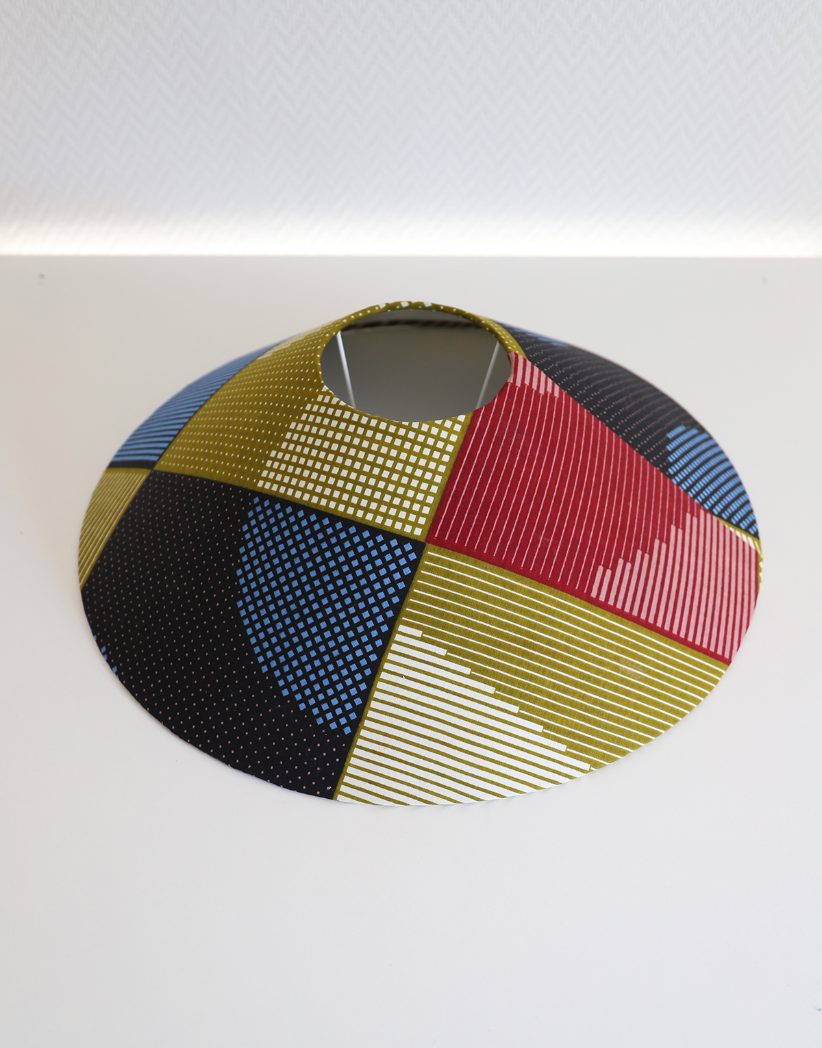 Lampe à poser, pied Ikea vintage et abat-jour conique imprimé