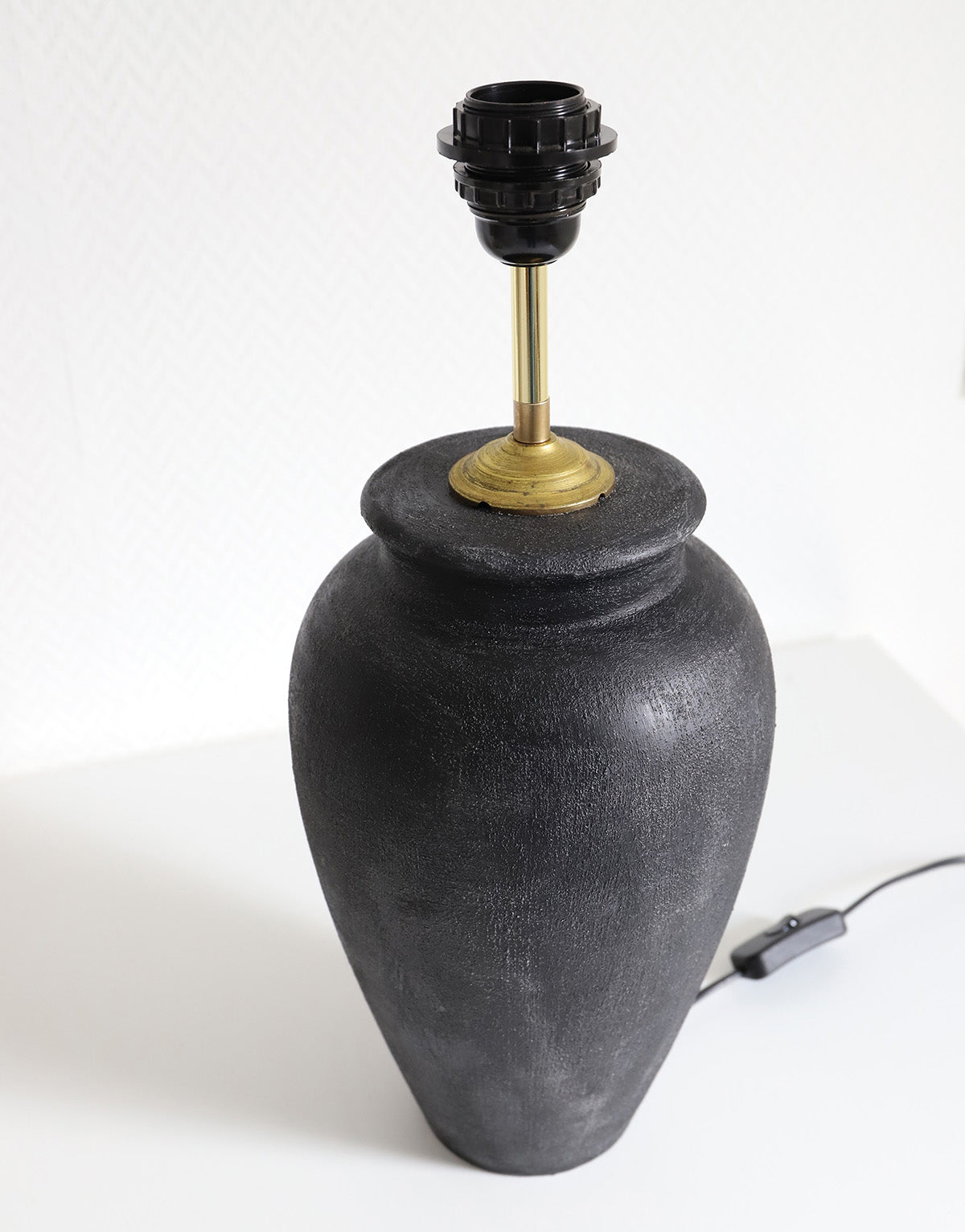 Lampe à poser, pied en céramique noire et abat-jour vintage imprimé