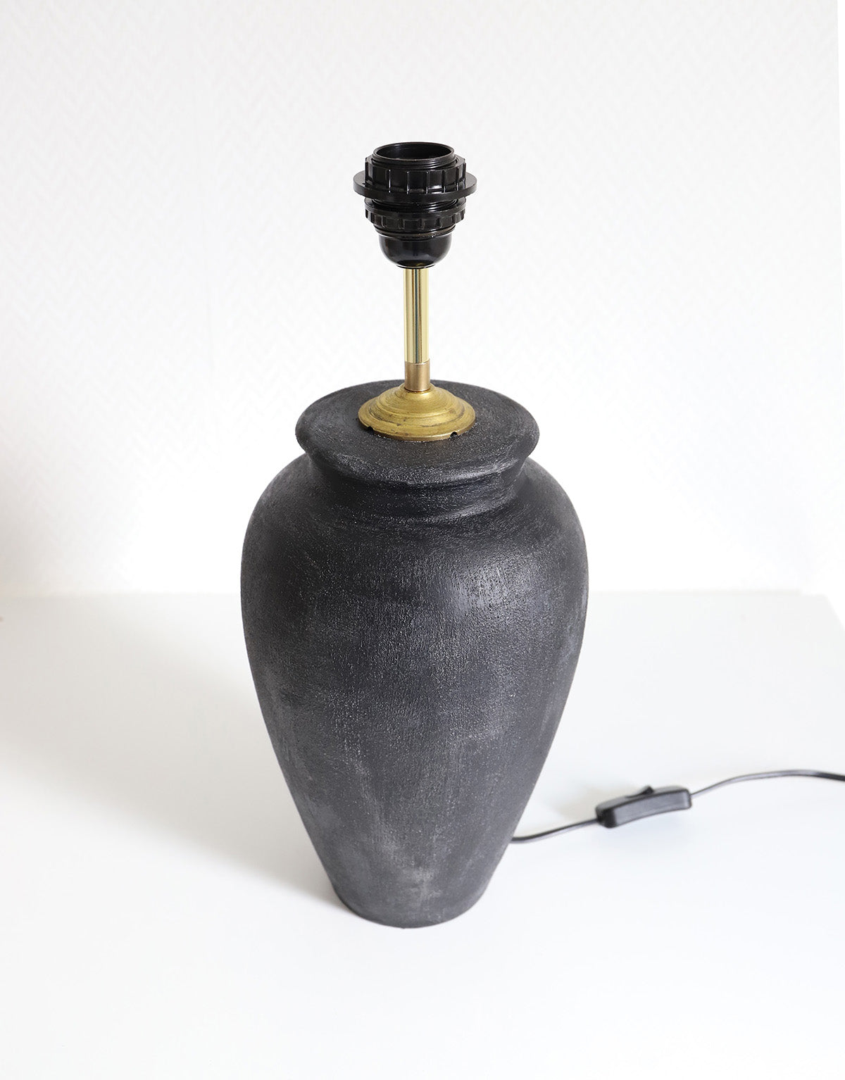 Lampe à poser, pied en céramique noire et abat-jour vintage imprimé