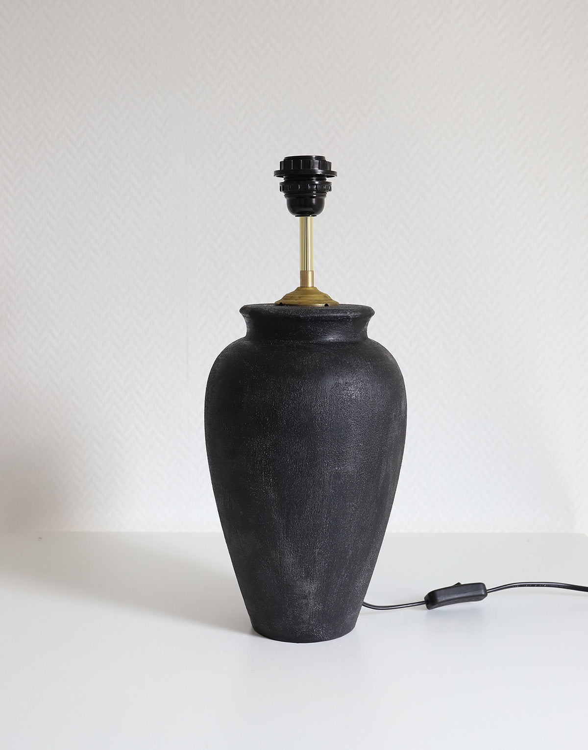 Lampe à poser, pied en céramique noire et abat-jour vintage imprimé