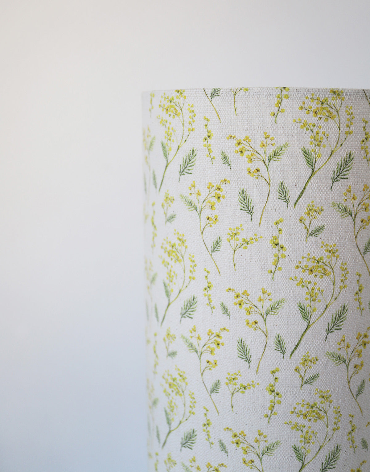 Lampe à poser, pied vase à anses géométriques et abat-jour imprimé