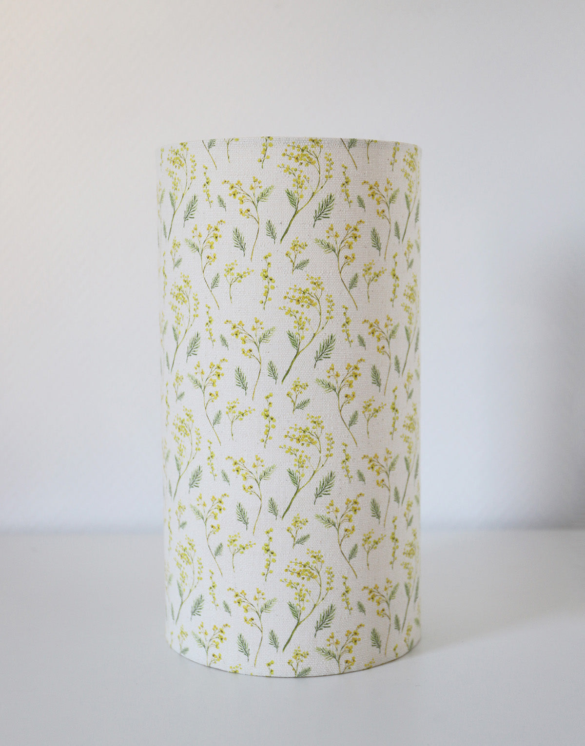 Lampe à poser, pied vase à anses géométriques et abat-jour imprimé