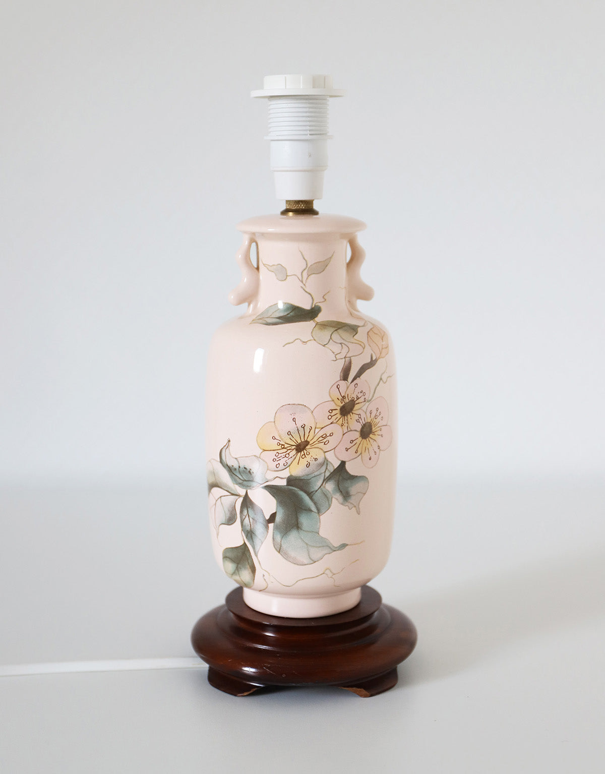 Petite lampe à poser, pied type vase et abat-jour forme florale