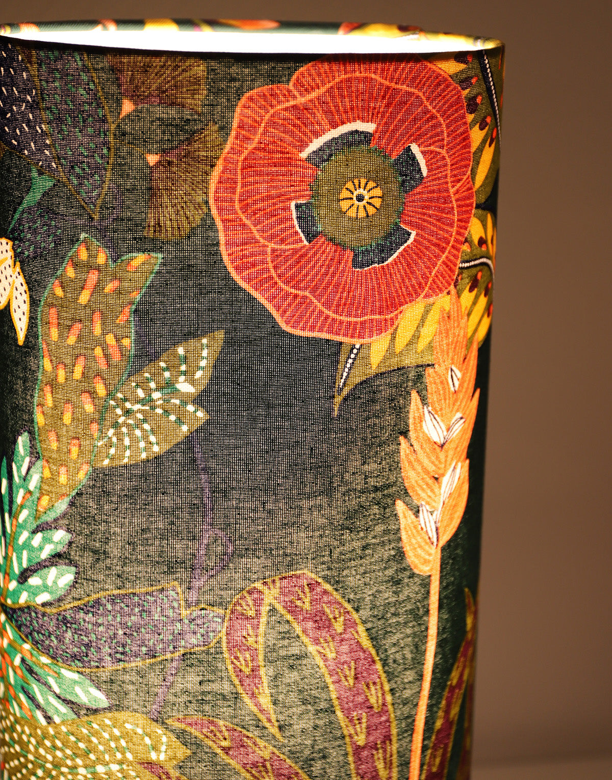 Lampe Upcyclée Mid-Century, Pied Bois et Abat-jour Jungle Florale