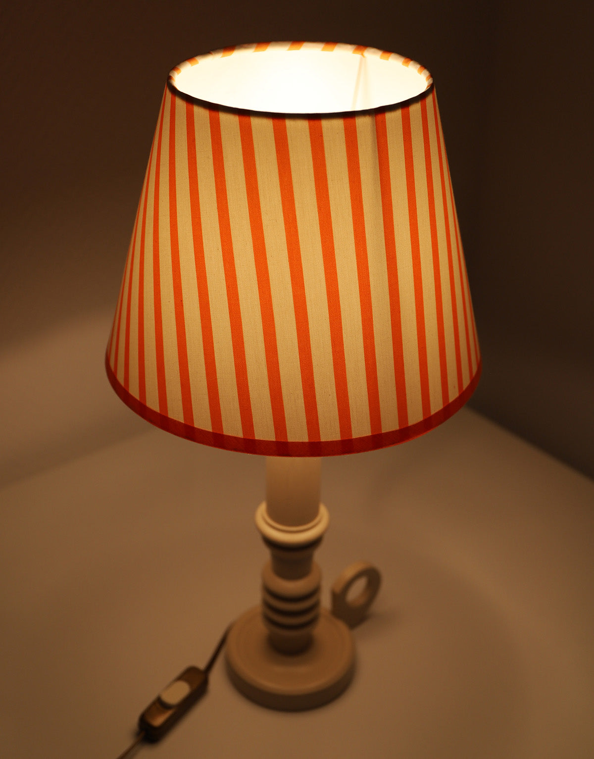 Lampe Vintage Revisité, Pied de Lampe Ancien Revalorisé & Abat-jour Rayé