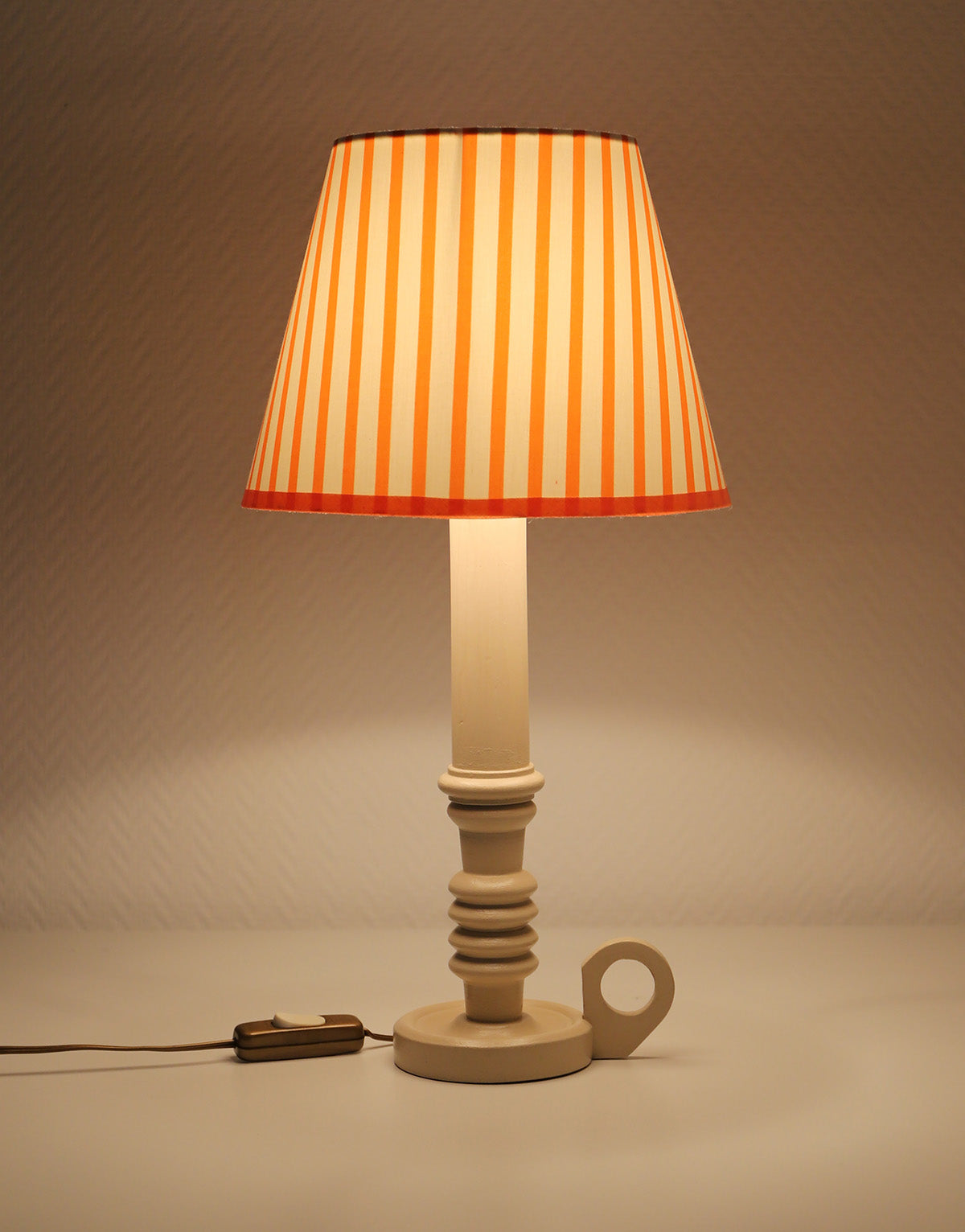Lampe Vintage Revisité, Pied de Lampe Ancien Revalorisé & Abat-jour Rayé