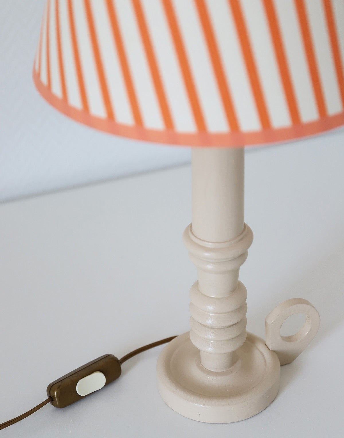 Lampe Vintage Revisité, Pied de Lampe Ancien Revalorisé & Abat-jour Rayé