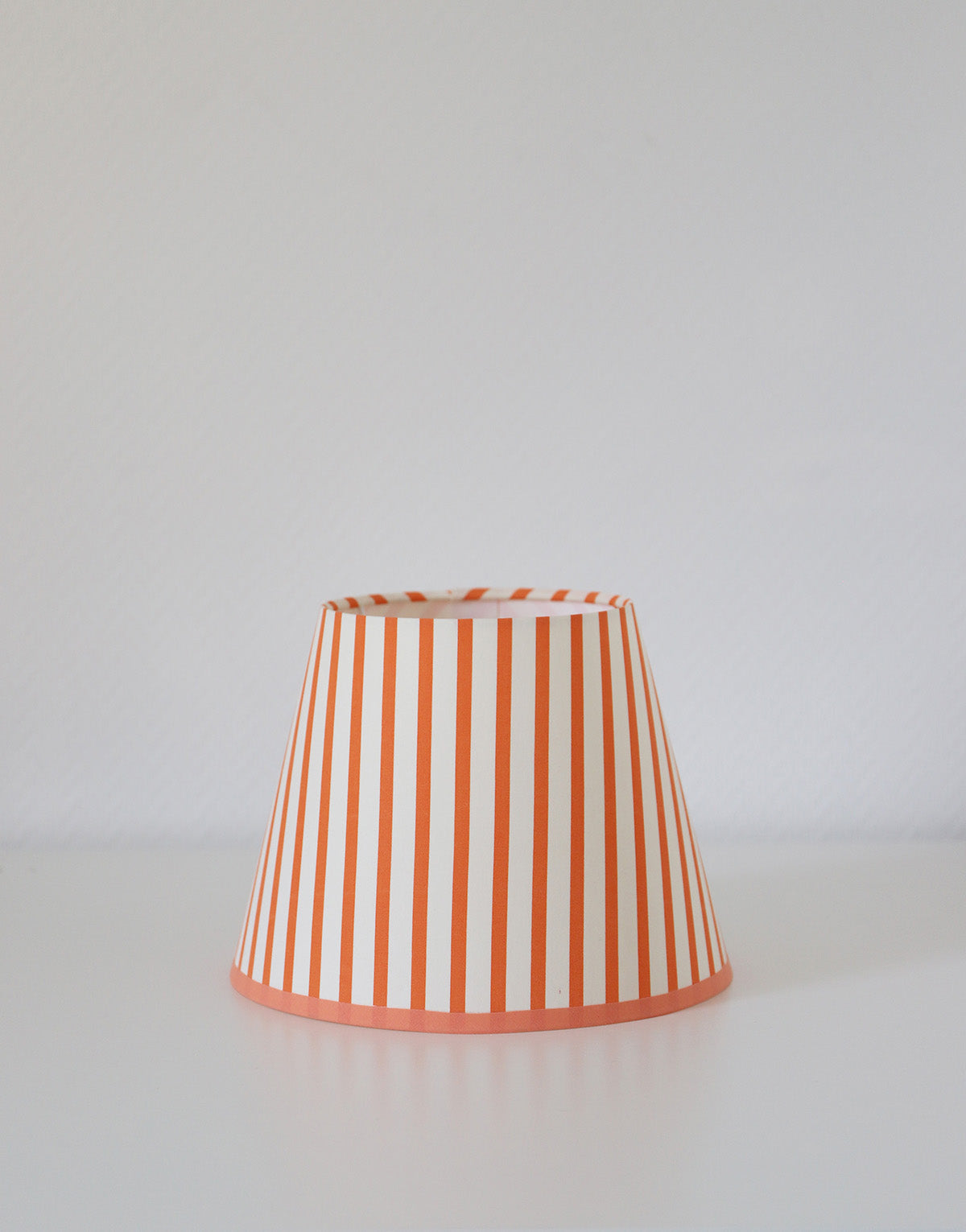 Lampe Vintage Revisité, Pied de Lampe Ancien Revalorisé & Abat-jour Rayé
