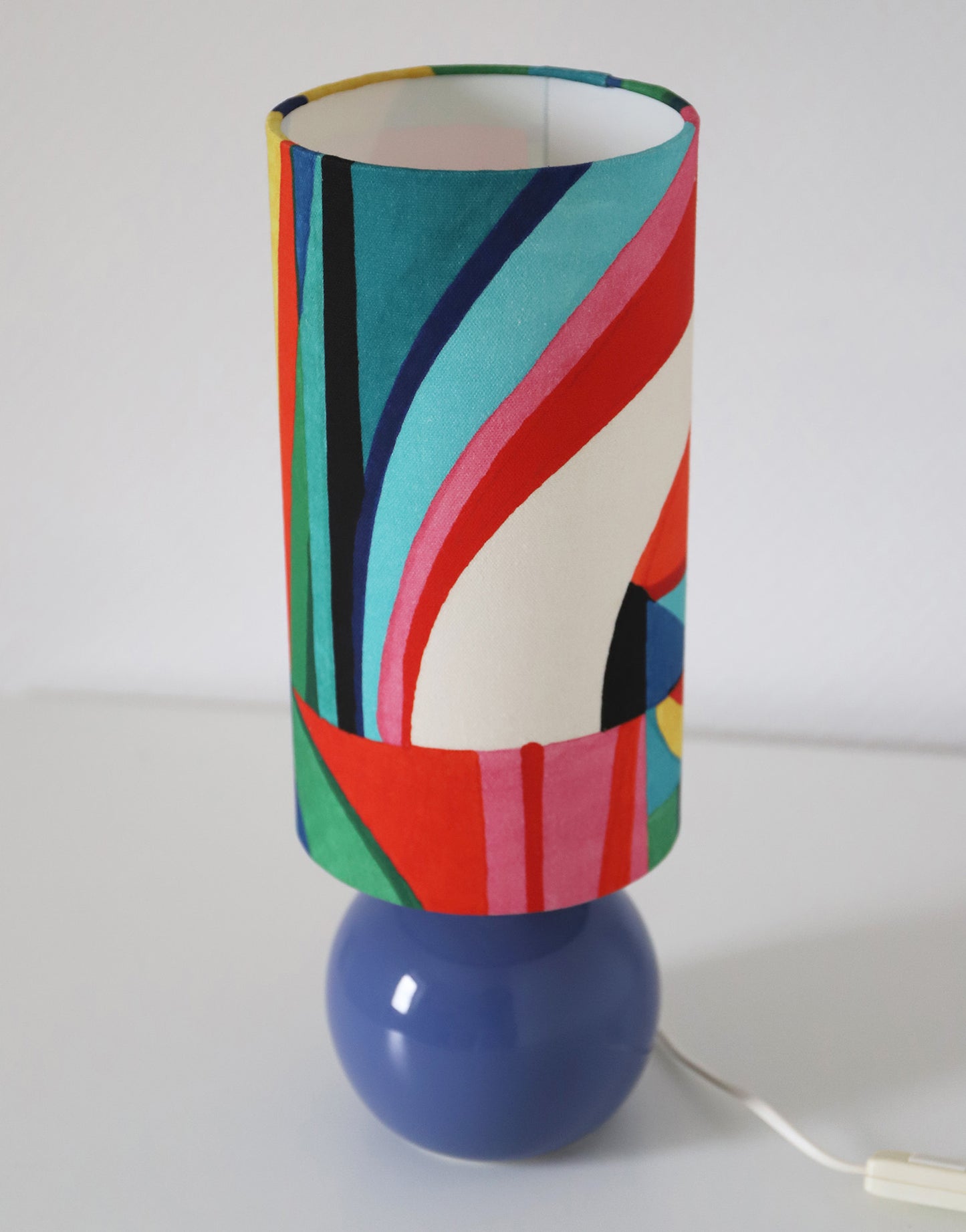 Lampe à poser artisanale – Céramique vintage et Design graphique