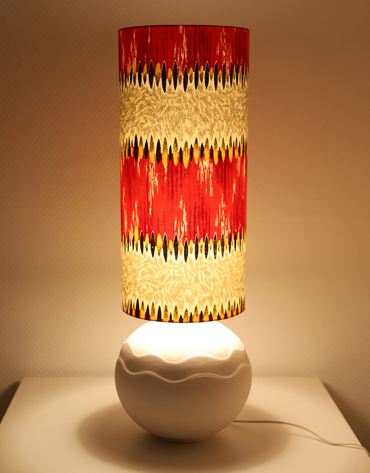 Lampe à Poser Vintage pied en céramique "Vague Rétro" abat-jour tissu vintage - Édition Limitée