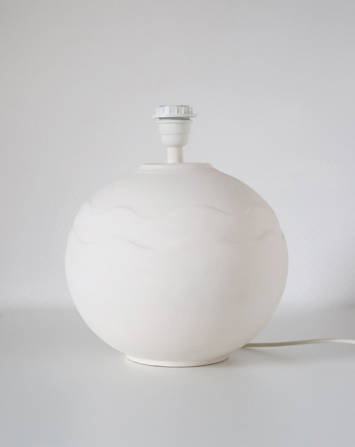 Lampe à Poser Vintage pied en céramique "Vague Rétro" abat-jour tissu vintage - Édition Limitée