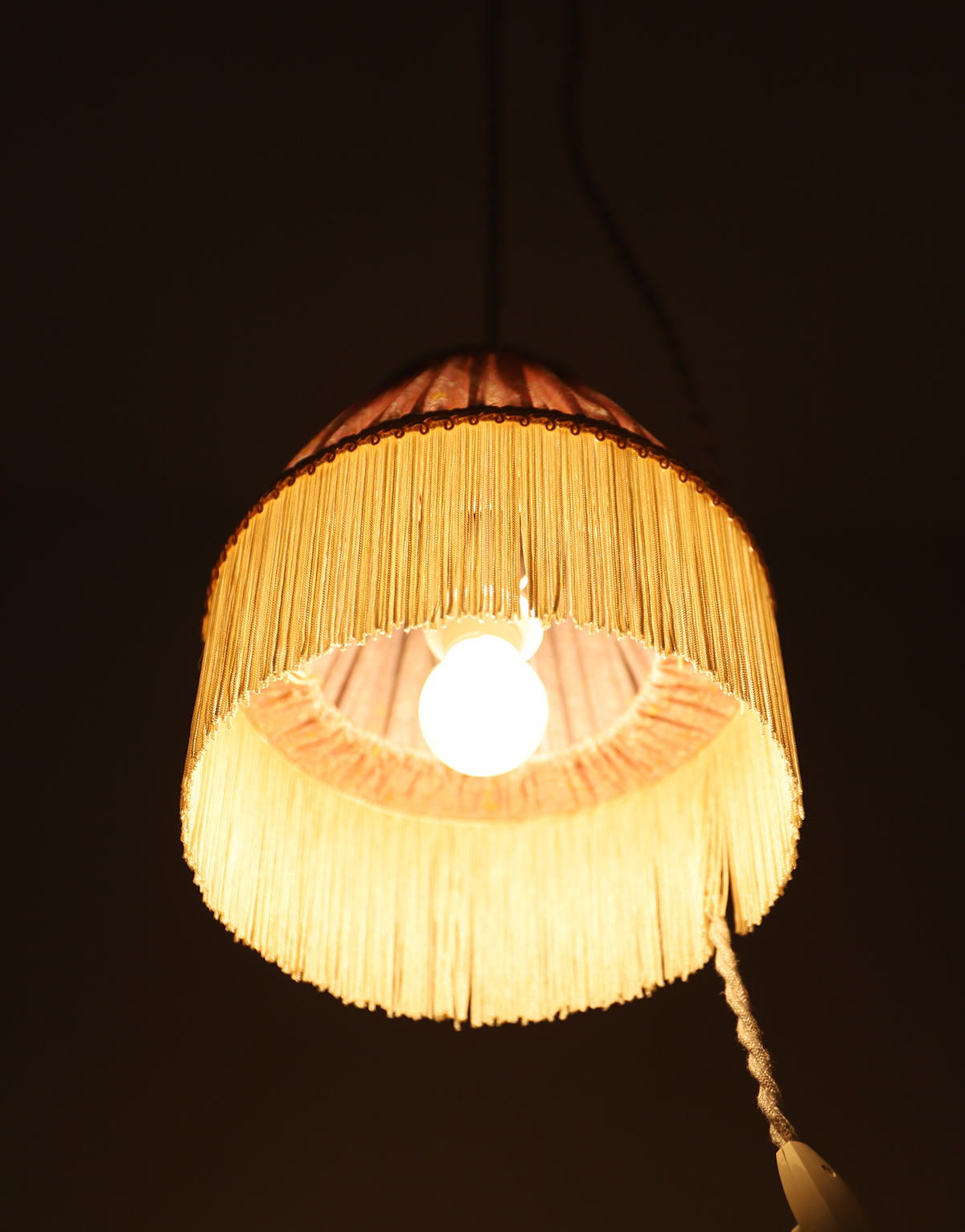 Petite baladeuse vintage, fleurie avec finition franges