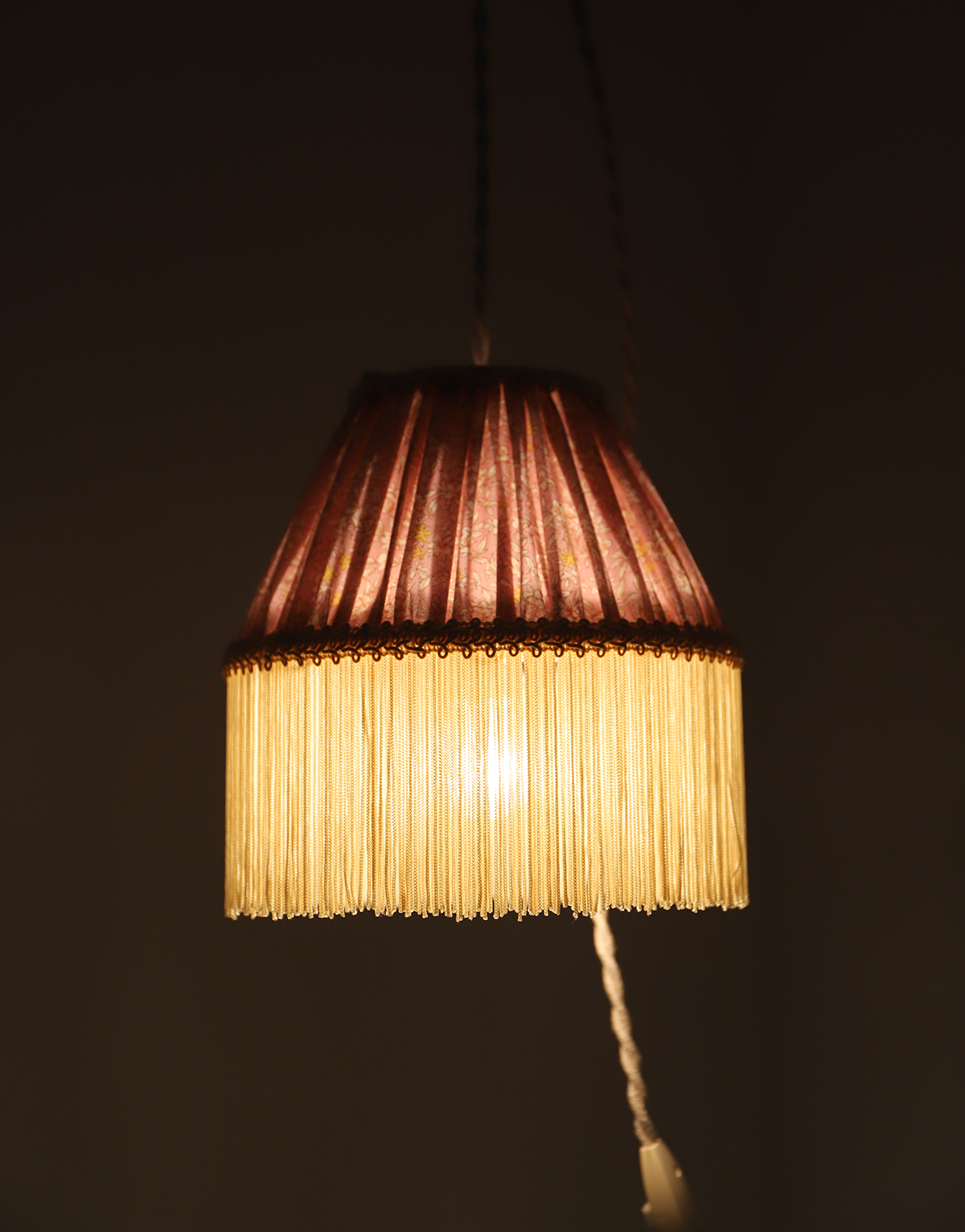 Petite baladeuse vintage, fleurie avec finition franges