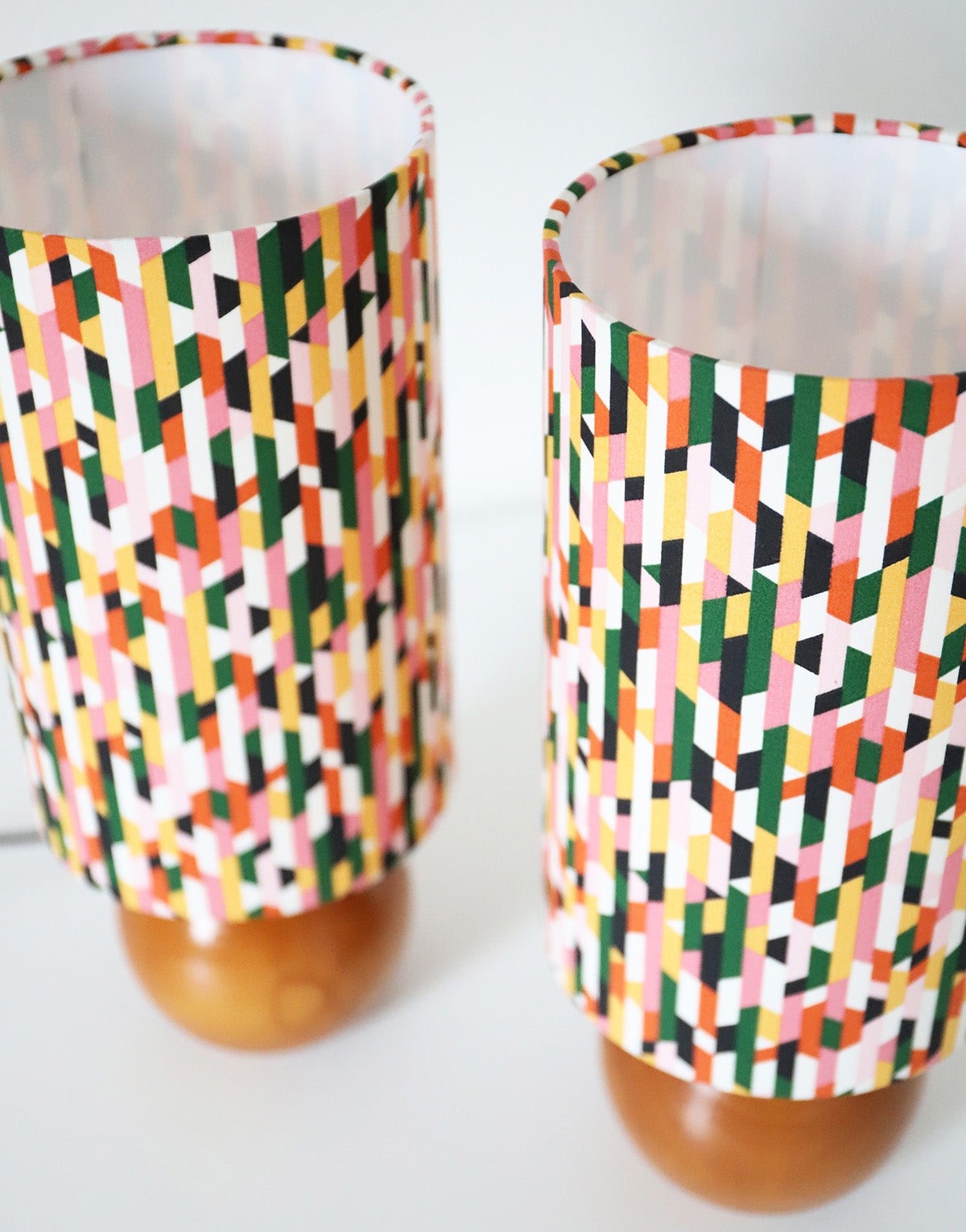 Lampes de chevet, pied bois et abat-jour imprimé