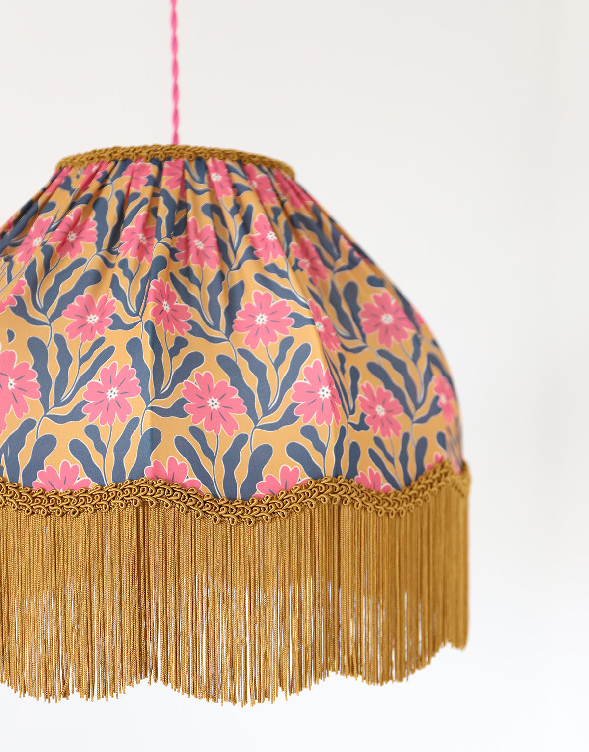 Suspension vintage Dôme bas arrondi, imprimée floral avec franges