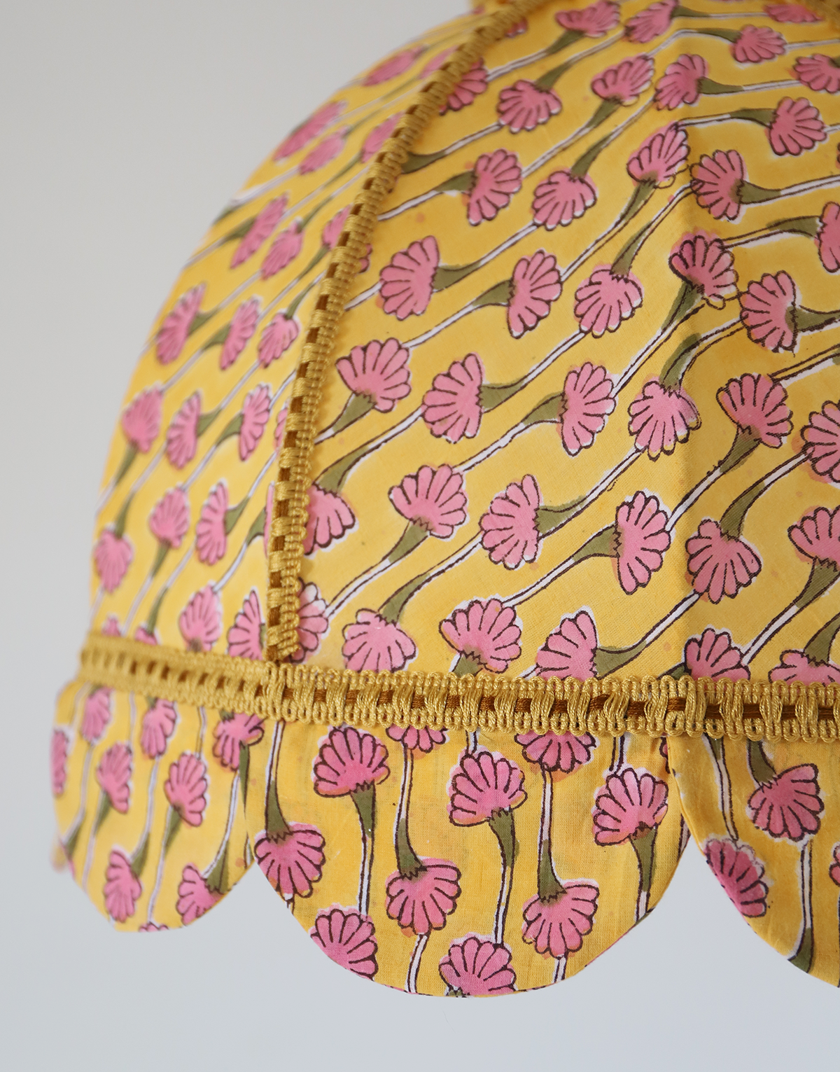 Suspension vintage textile imprimée, forme dôme avec petite couronne