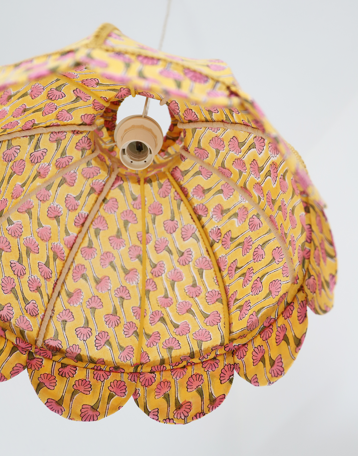 Suspension vintage textile imprimée, forme dôme avec petite couronne