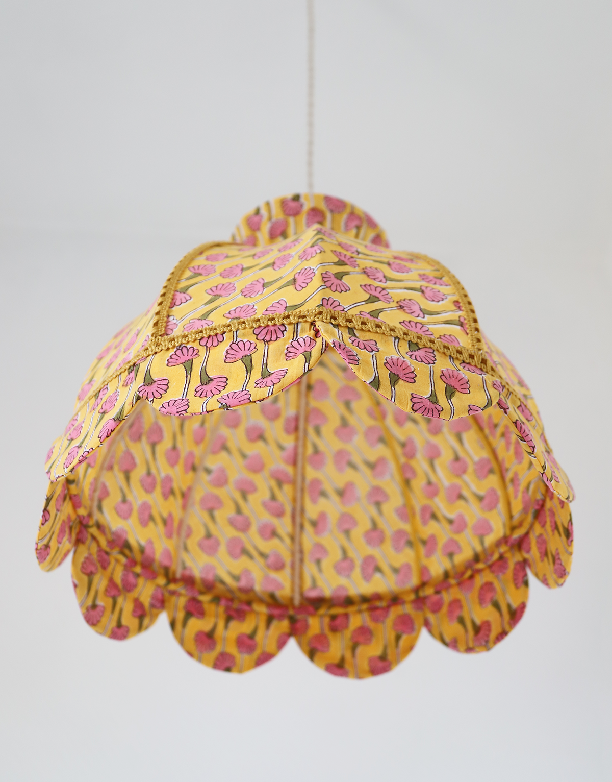 Suspension vintage textile imprimée, forme dôme avec petite couronne
