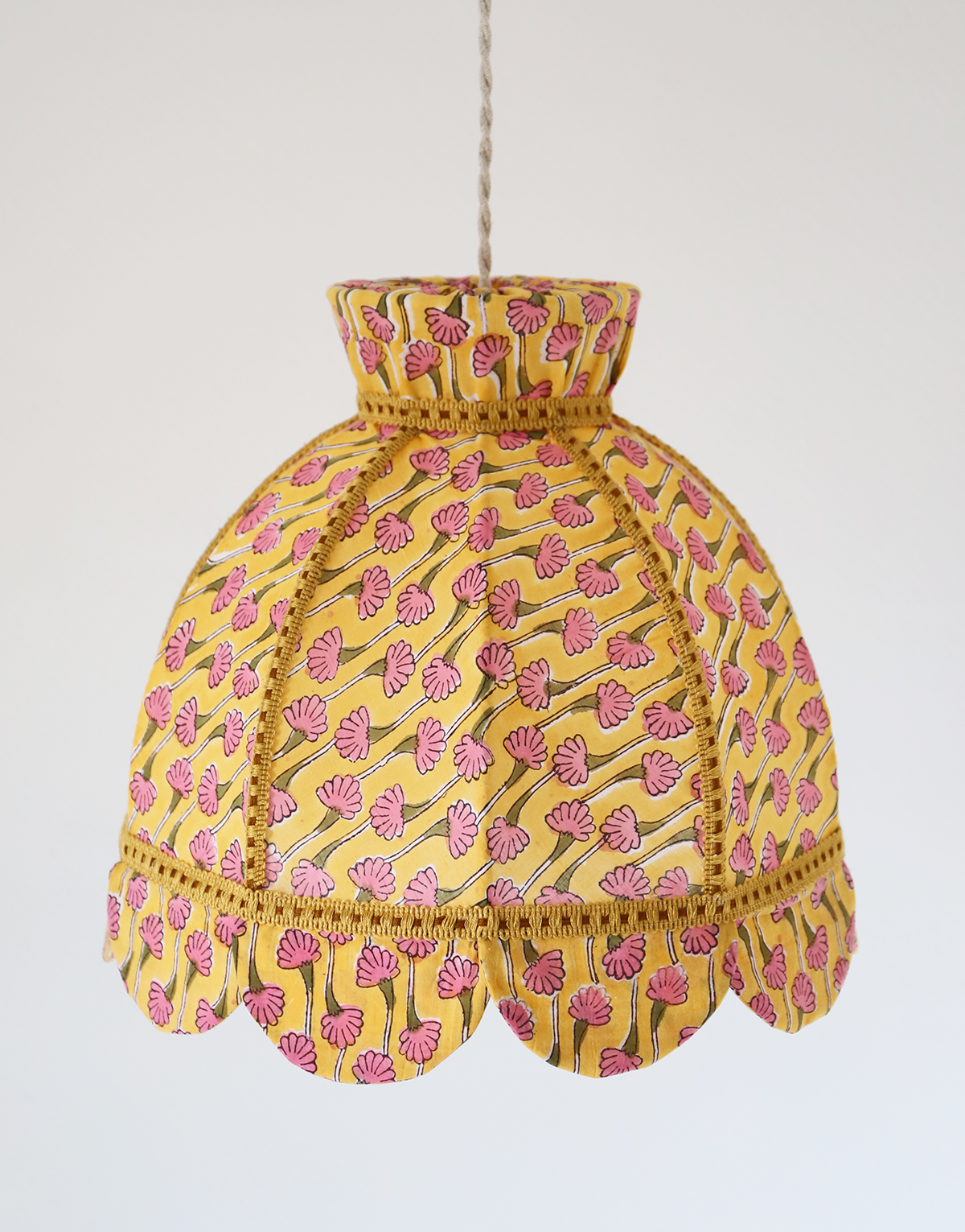 Suspension vintage textile imprimée, forme dôme avec petite couronne