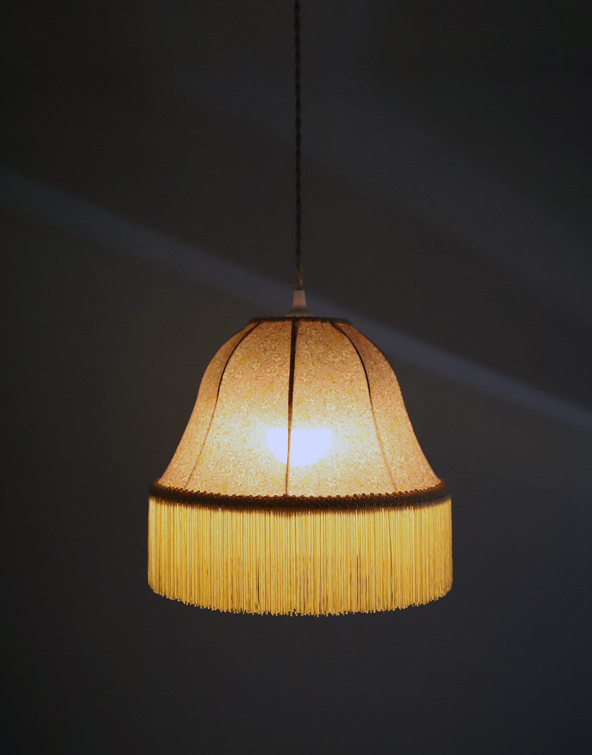 Suspension vintage forme "cloche" imprimée avec franges
