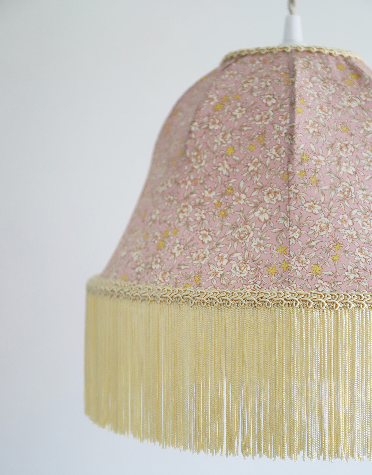 Suspension vintage forme "cloche" imprimée avec franges
