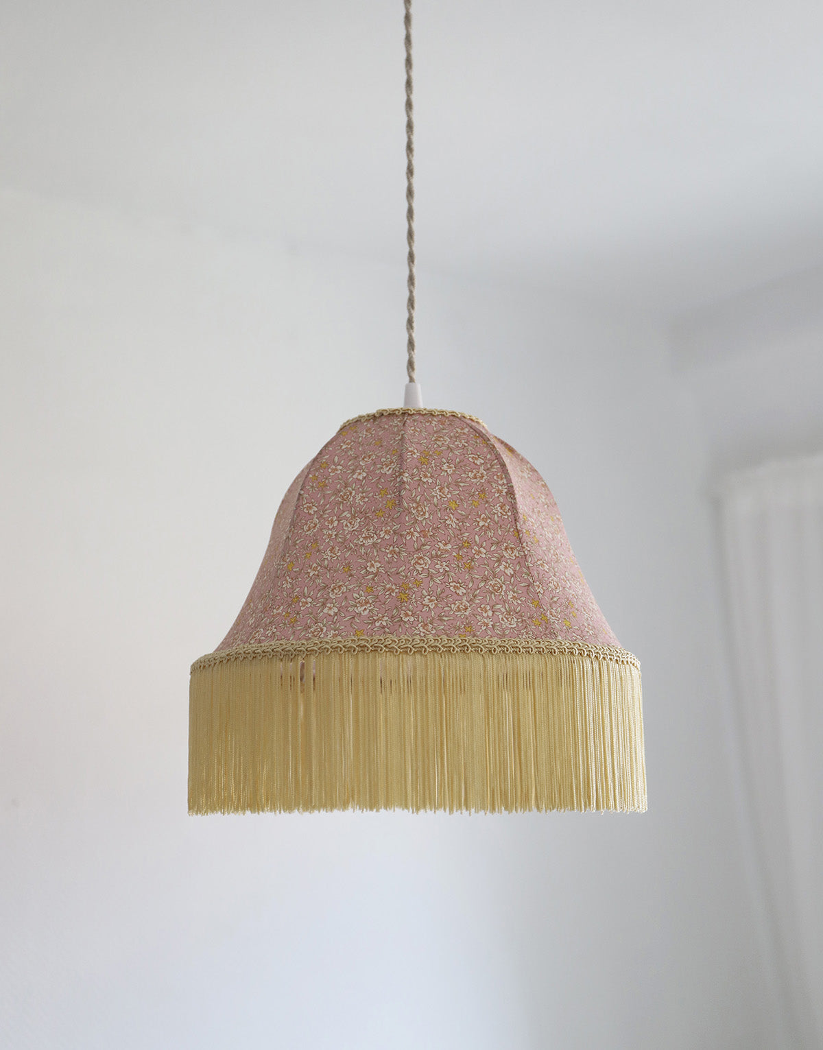 Suspension vintage forme "cloche" imprimée avec franges