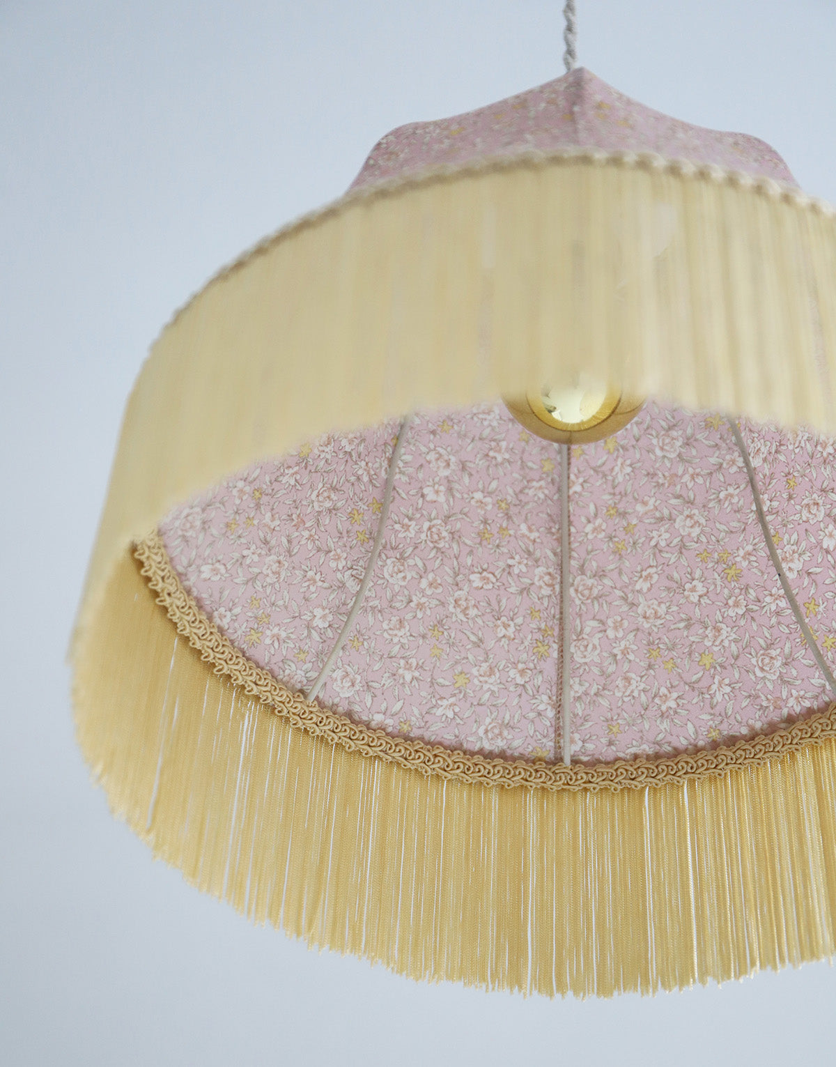 Suspension vintage forme "cloche" imprimée avec franges