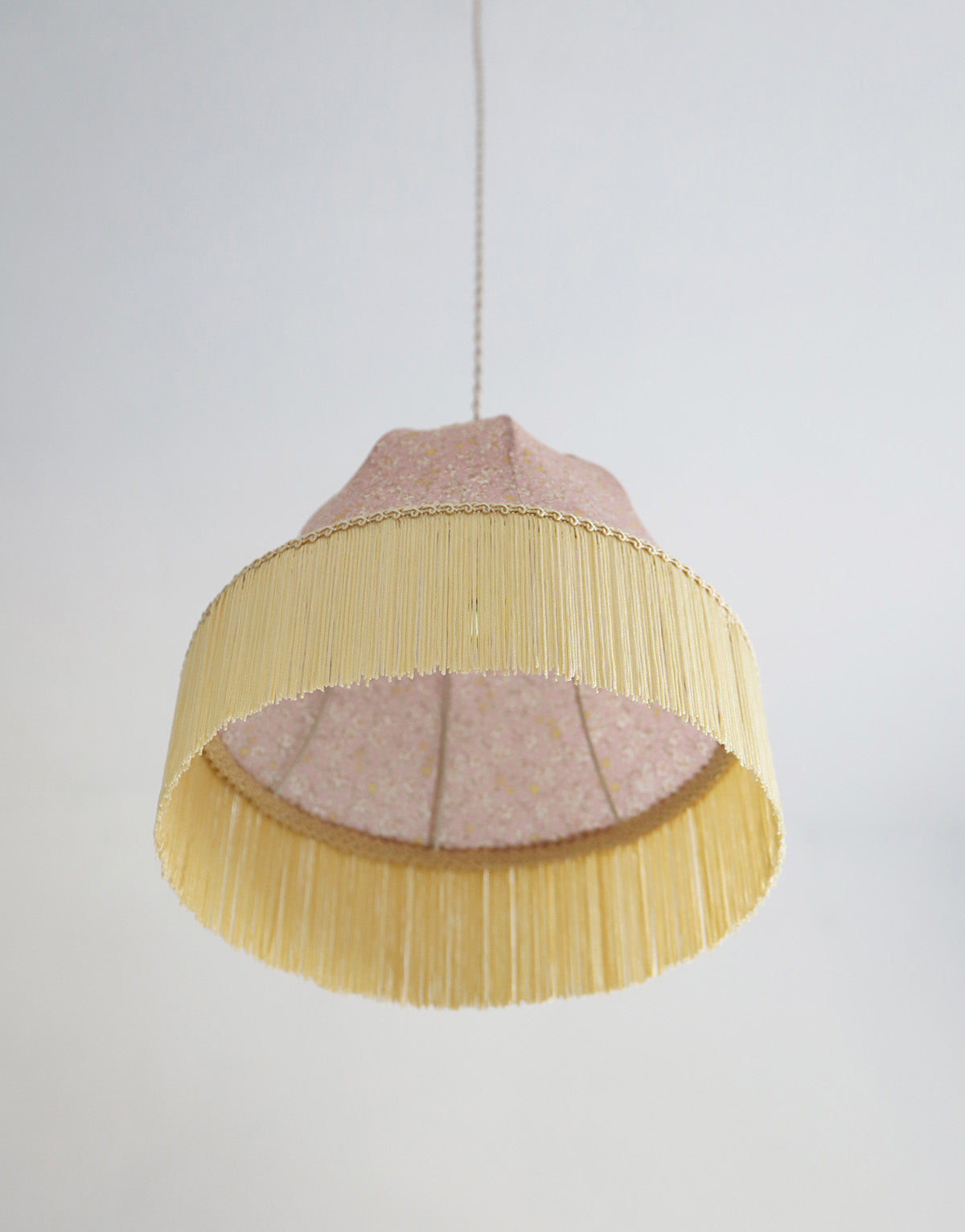 Suspension vintage forme "cloche" imprimée avec franges