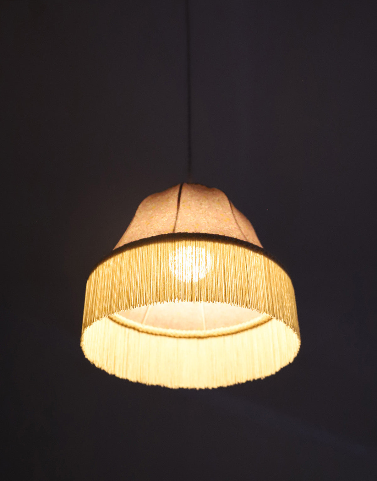 Suspension vintage forme "cloche" imprimée avec franges