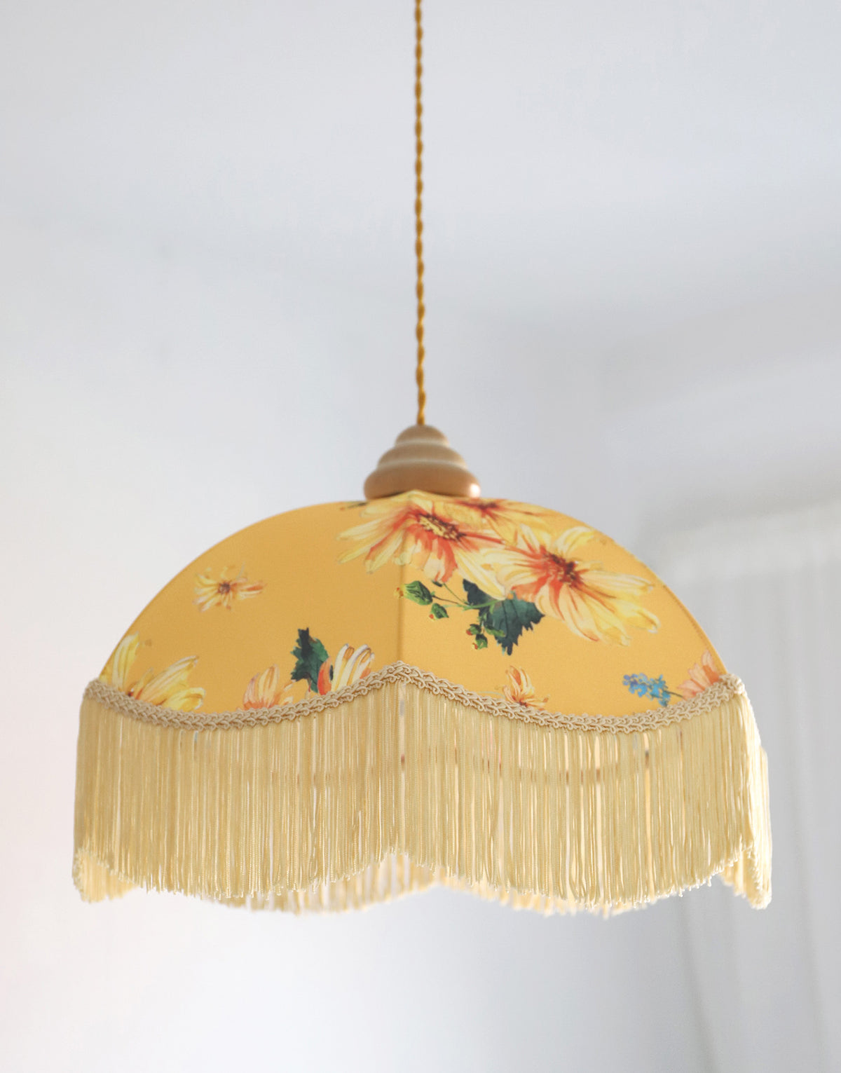 Suspension vintage recyclée — Carcasse dôme et habillage Dahlias