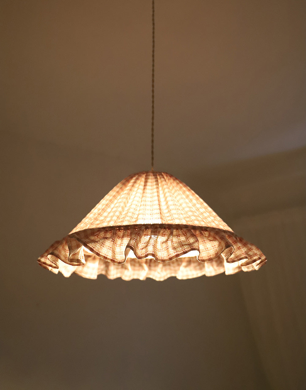 Suspension conique avec volant Emilia "petits carreaux rose"