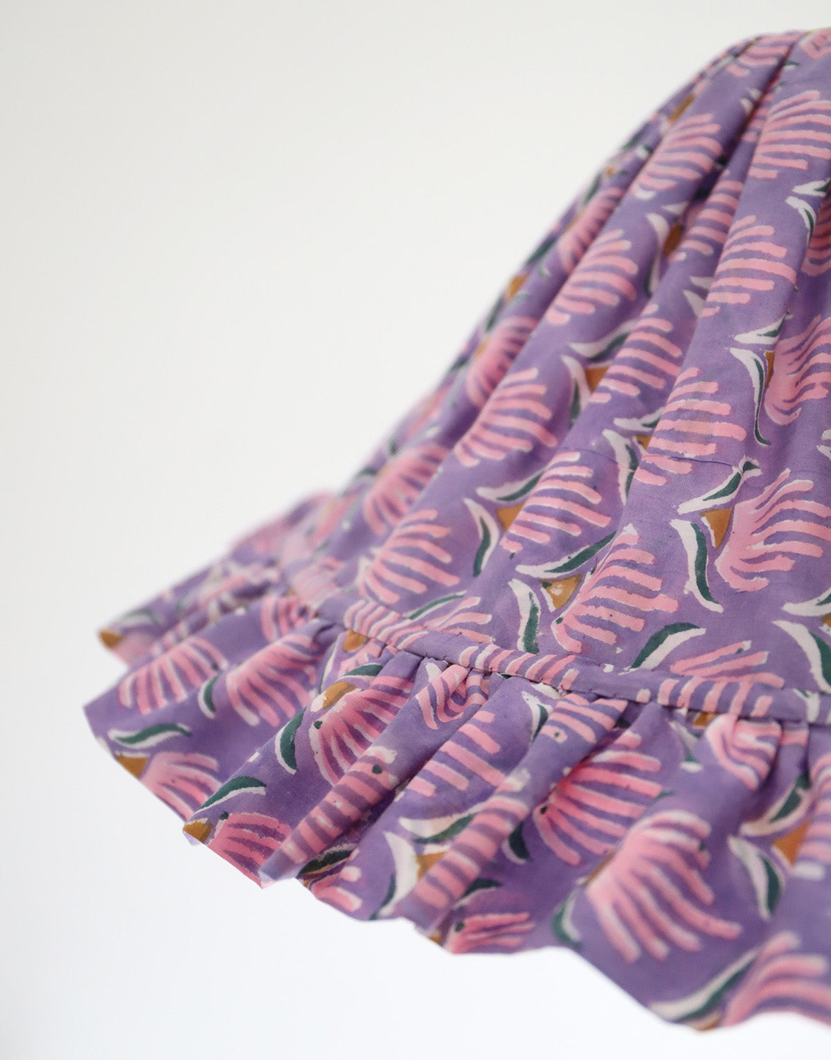 Suspension conique avec volant Emilia "purple shell flowers"