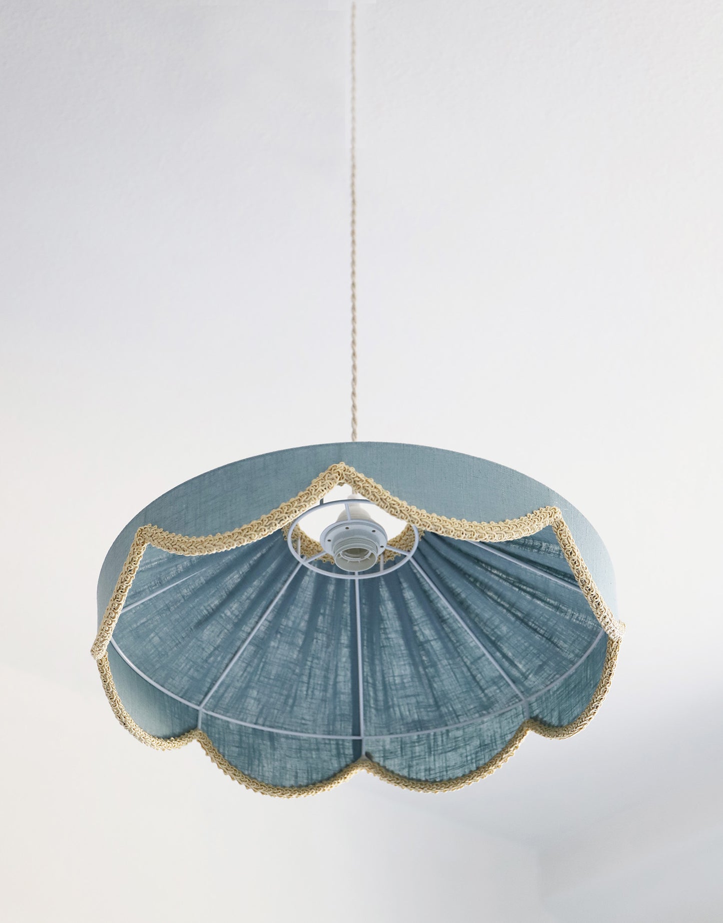 Suspension forme florale unie Cosette "mineral bleu"